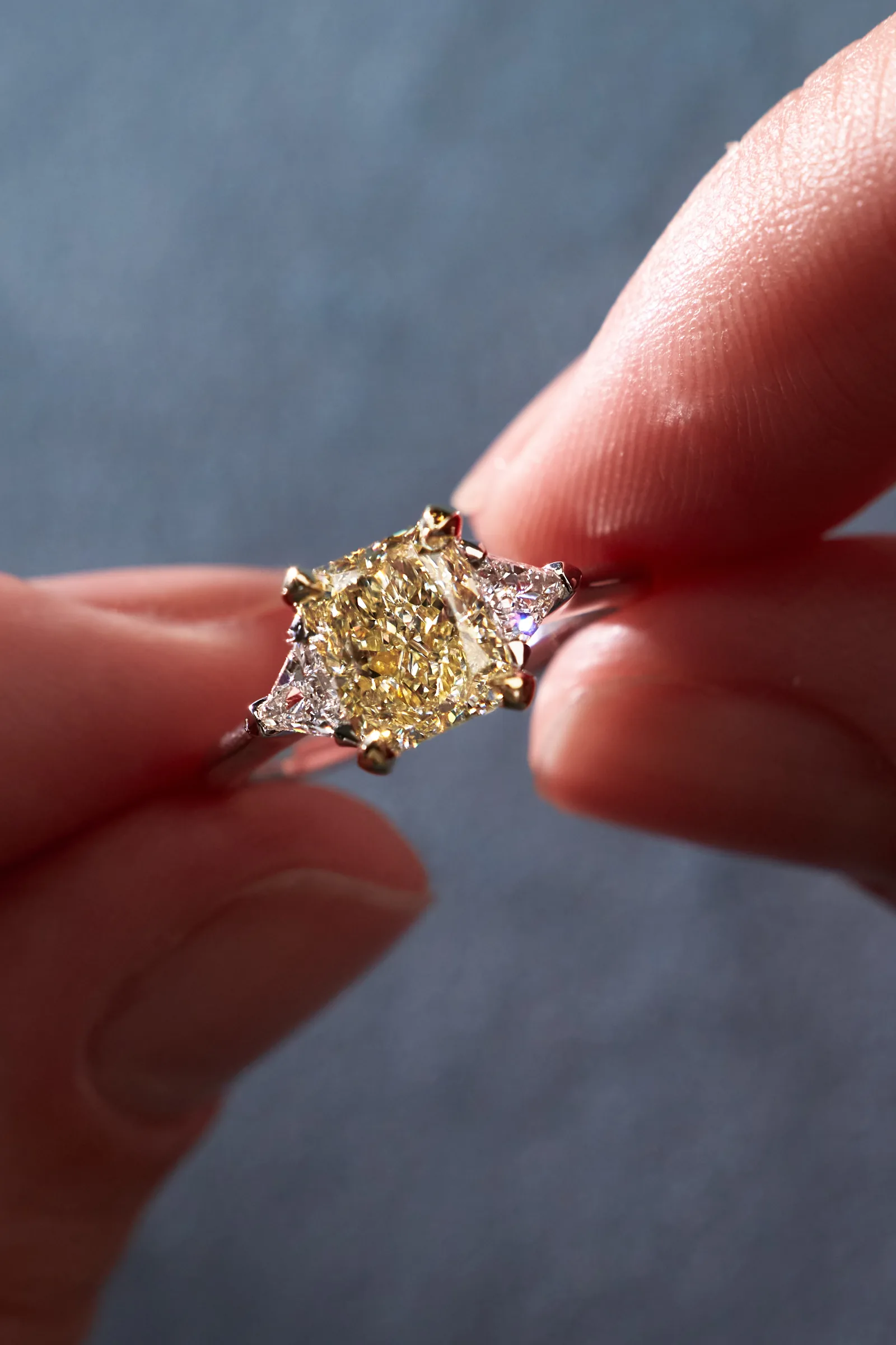 Ring 2.00 ct. Yellow diamond 2.00 ct. Colour W-X, clarity VVS1 — 2