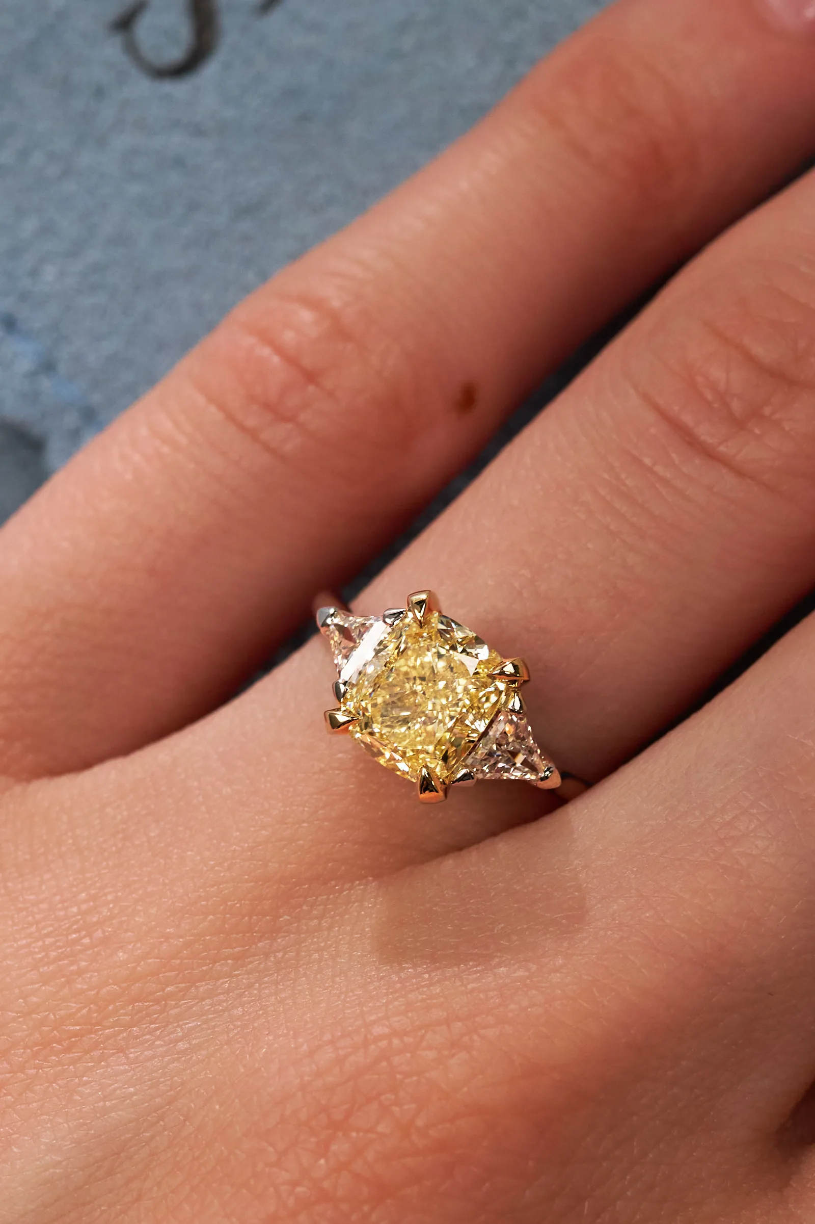 Ring 2.02 ct. Yellow diamond 2.02 ct. Colour Y-Z, clarity VS1 — 5
