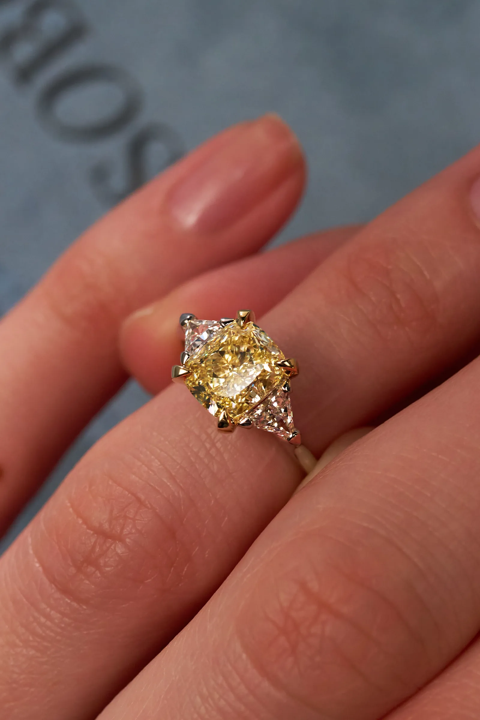 Ring 2.02 ct. Yellow diamond 2.02 ct. Colour Y-Z, clarity VS1 — 3