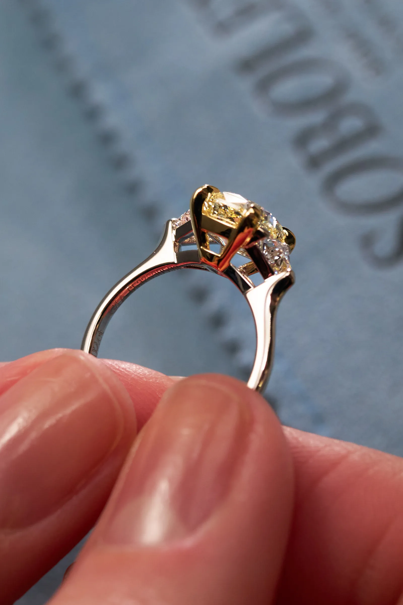 Ring 2.02 ct. Yellow diamond 2.02 ct. Colour Y-Z, clarity VS1 — 7