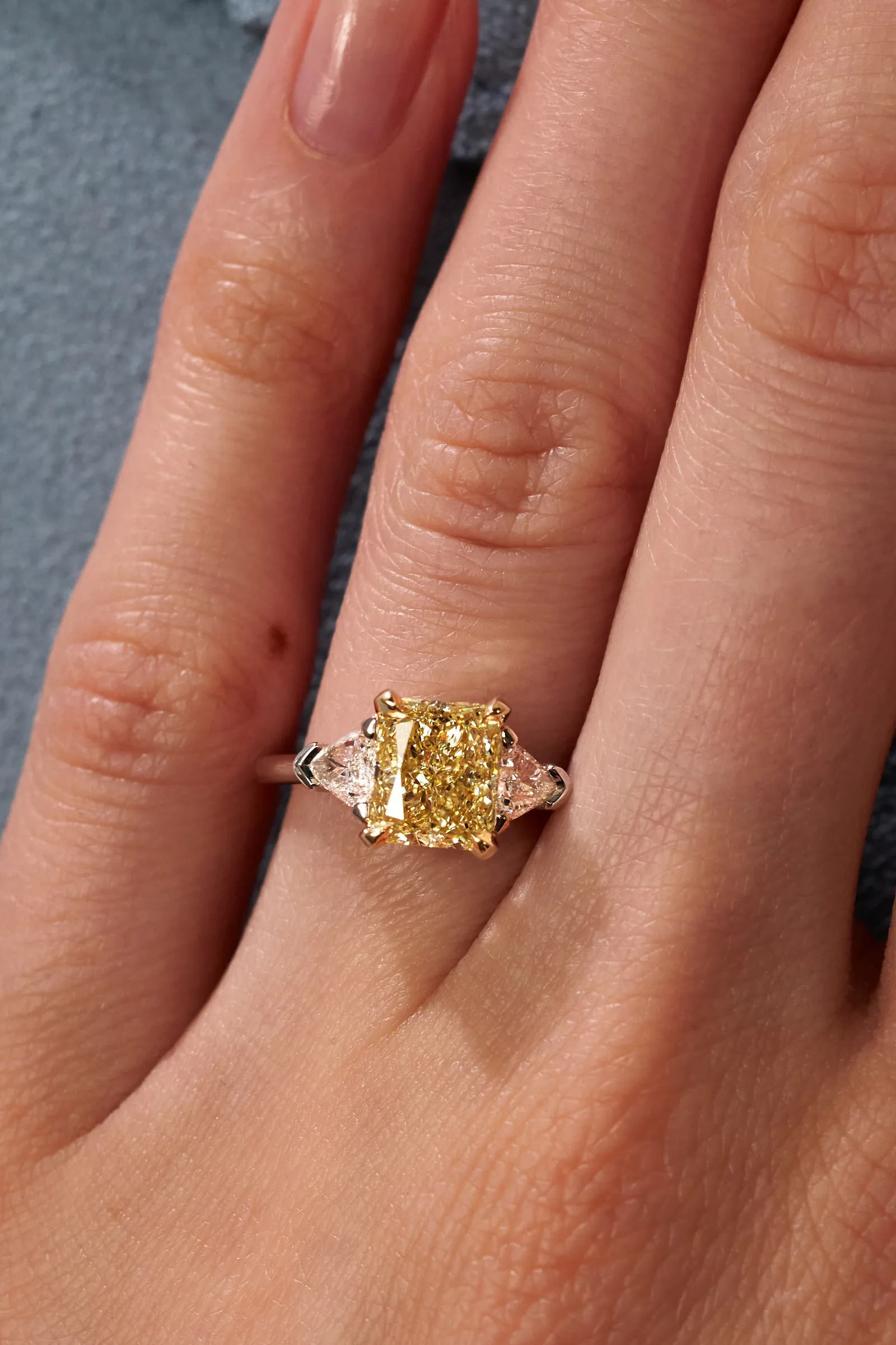 Ring 2.01 ct. Yellow diamond 2.01 ct. Colour W-X, clarity VS2 — 7