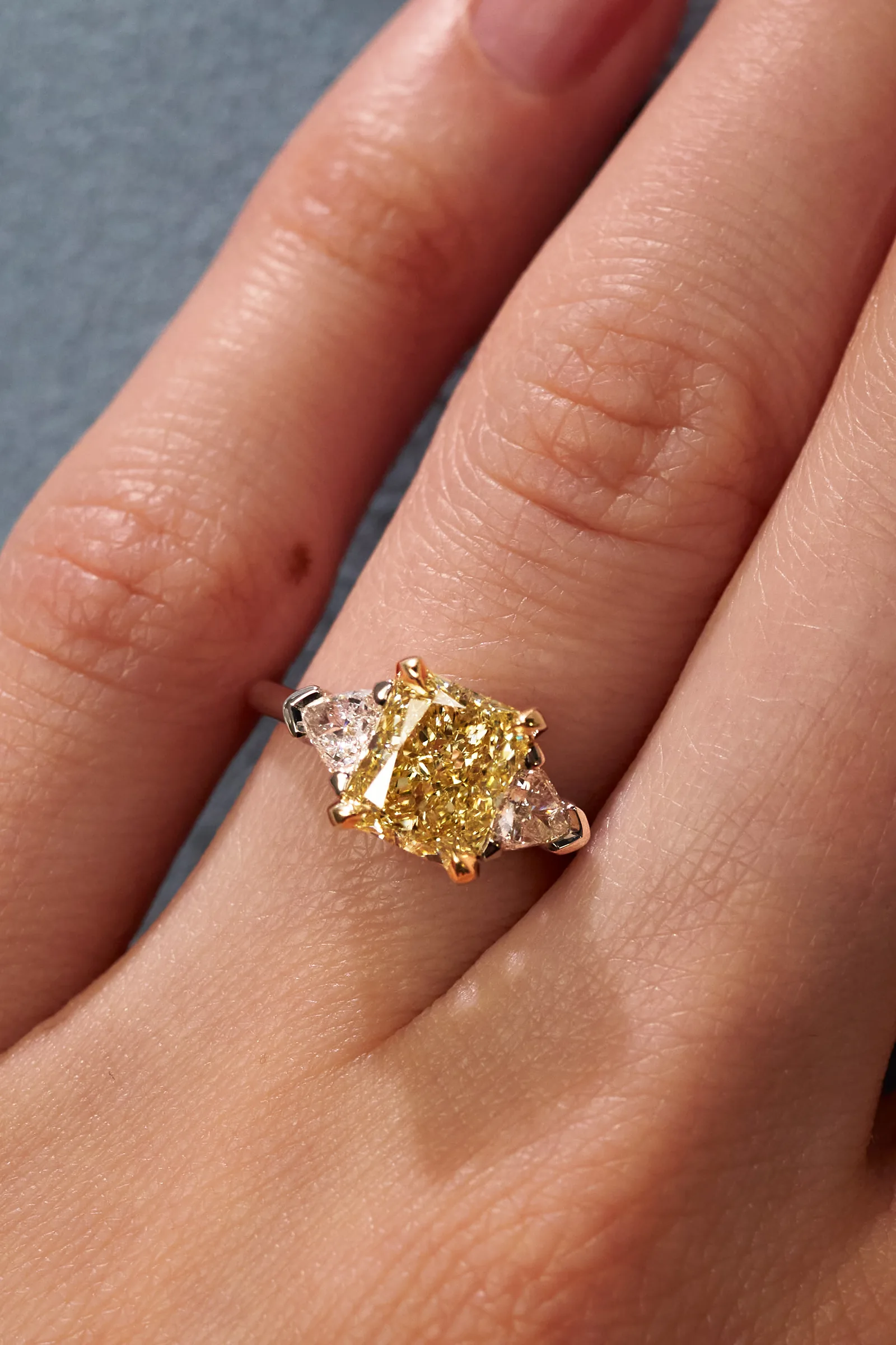 Ring 2.01 ct. Yellow diamond 2.01 ct. Colour W-X, clarity VS2 — 6