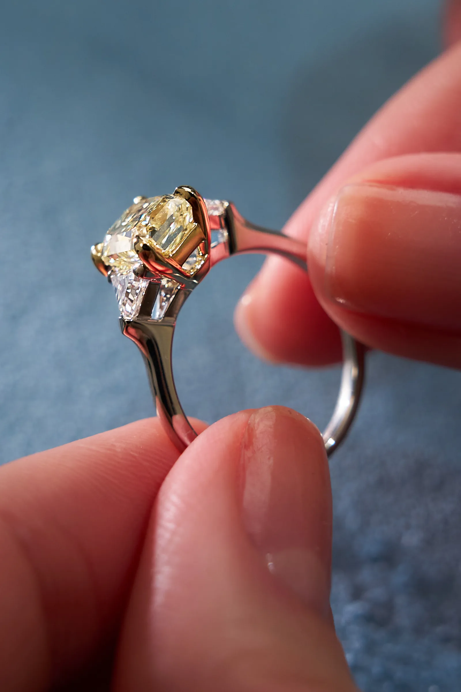 Ring 2.01 ct. Yellow diamond 2.01 ct. Colour Y-Z, clarity VS1 — 5