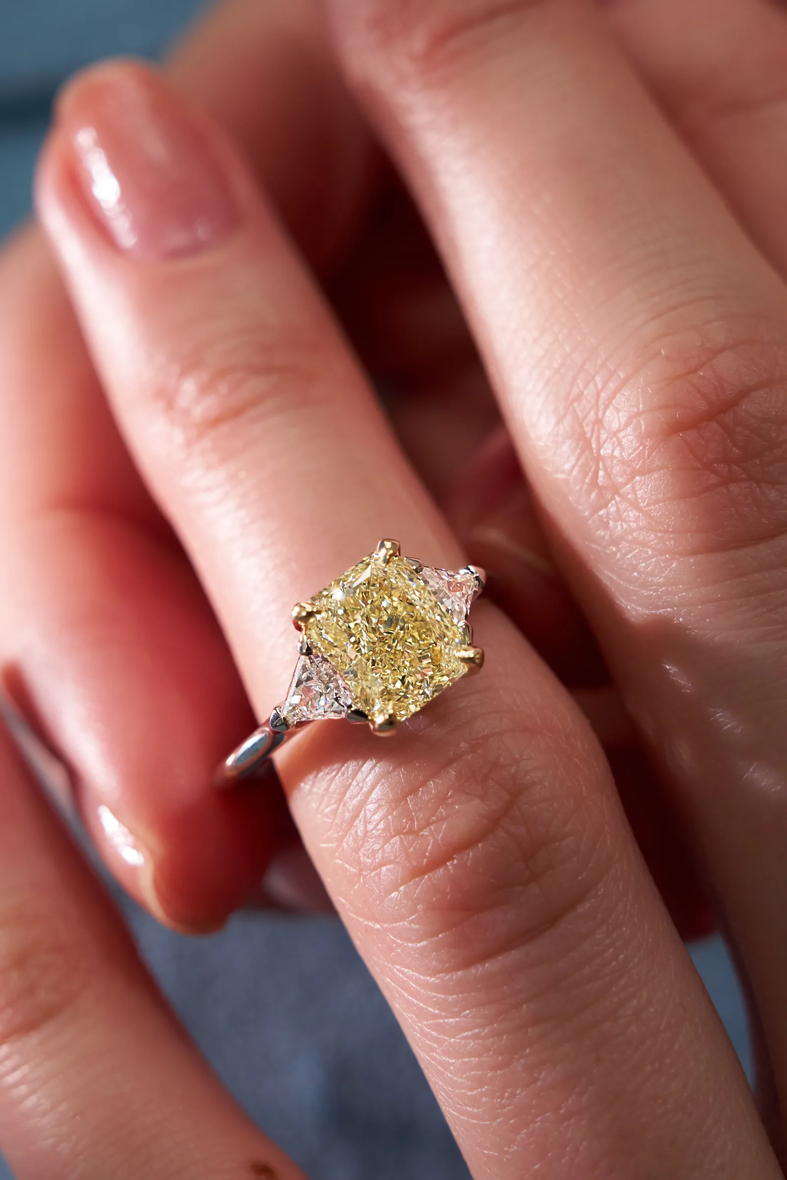 Ring 2.03 ct. Yellow diamond 2.03 ct. Colour Y-Z, clarity VS2 — 3