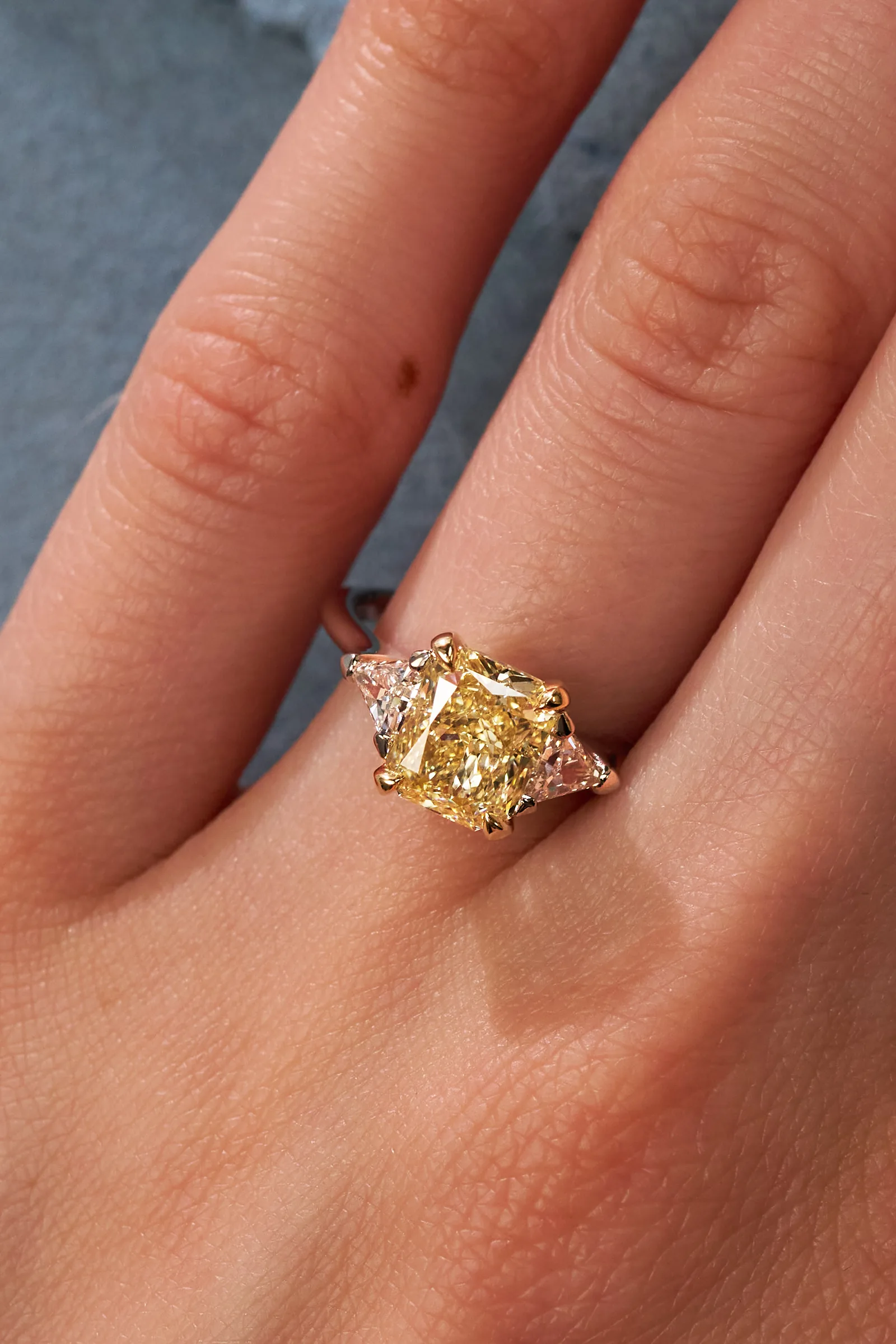 Ring 2.31 ct. Yellow diamond 2.31 ct. Colour W-X, clarity VS1 — 6