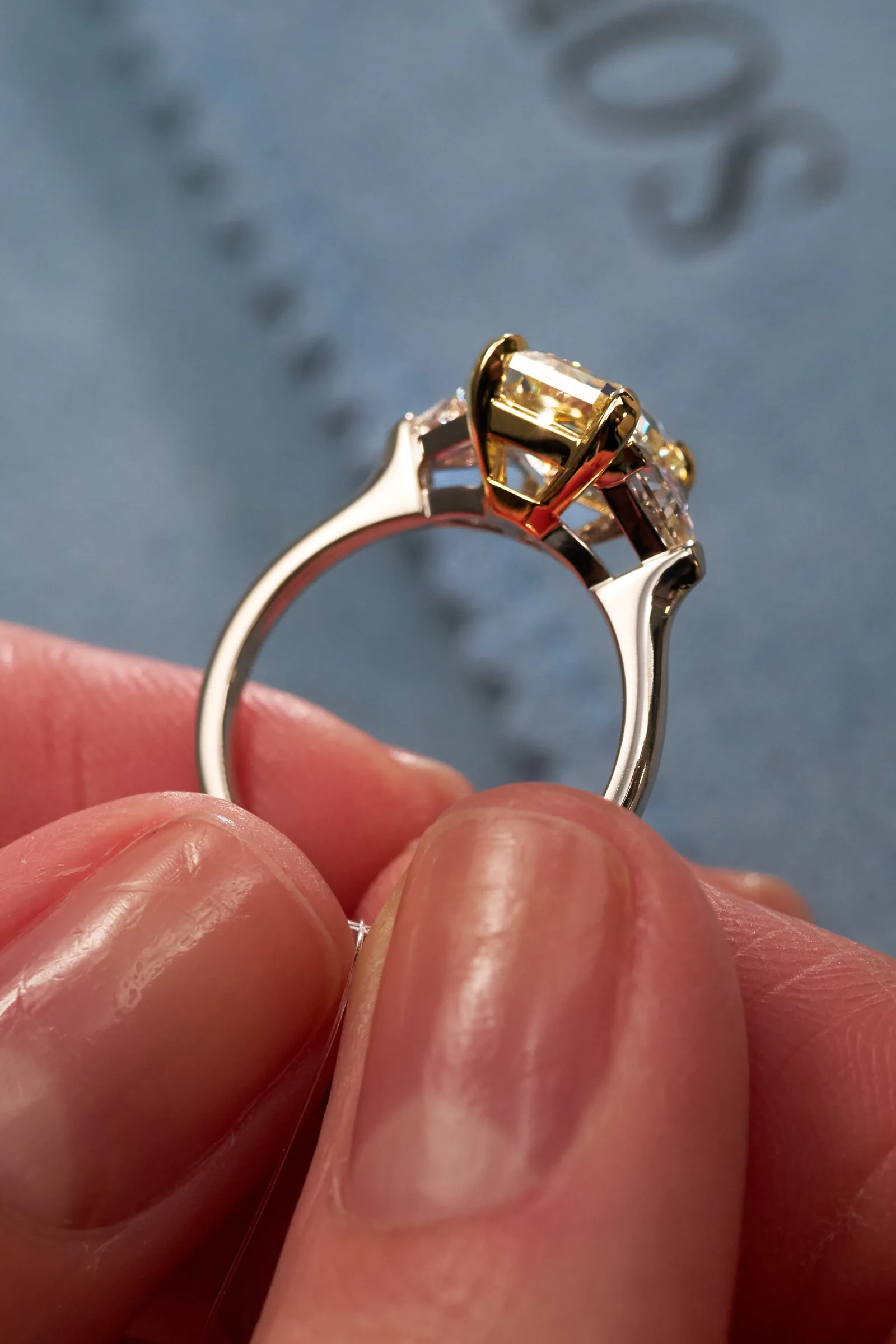 Ring 2.31 ct. Yellow diamond 2.31 ct. Colour W-X, clarity VS1 — 7
