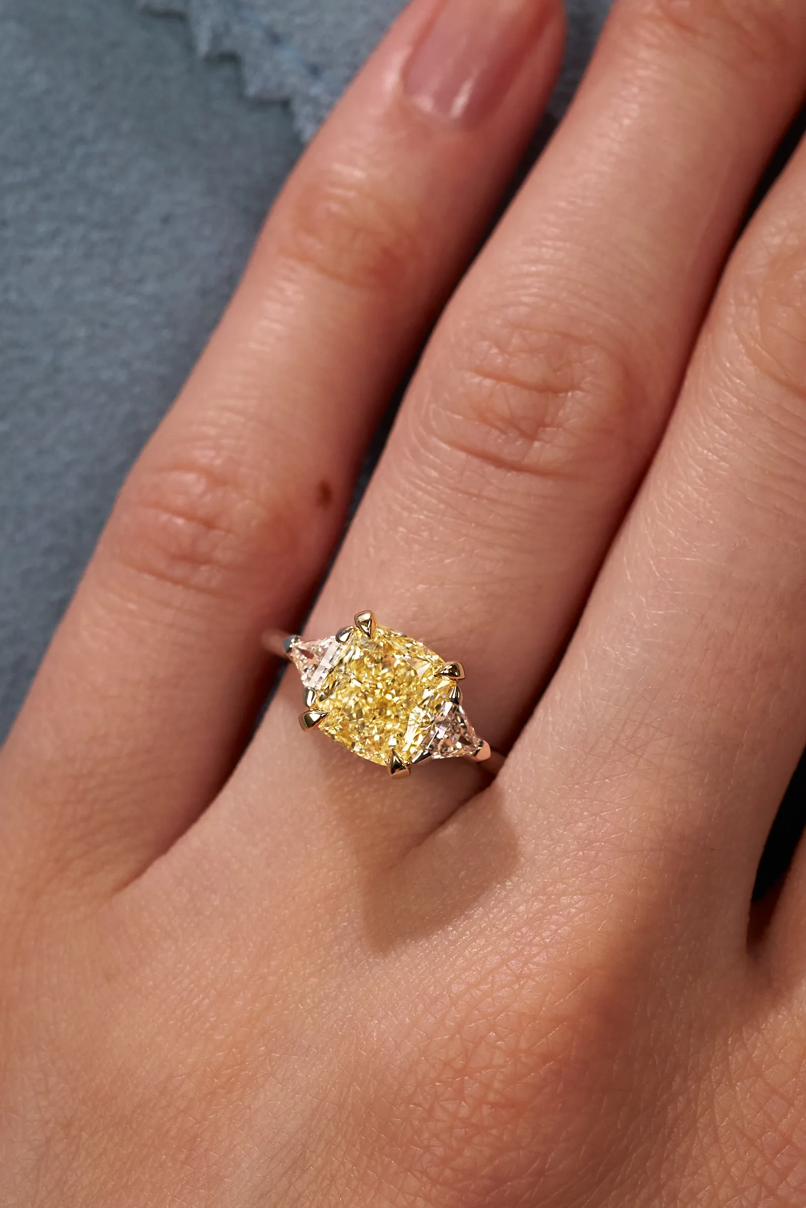 Ring 2.52 ct. Yellow diamond 2.52 ct. Colour W-X, clarity VVS2 — 5
