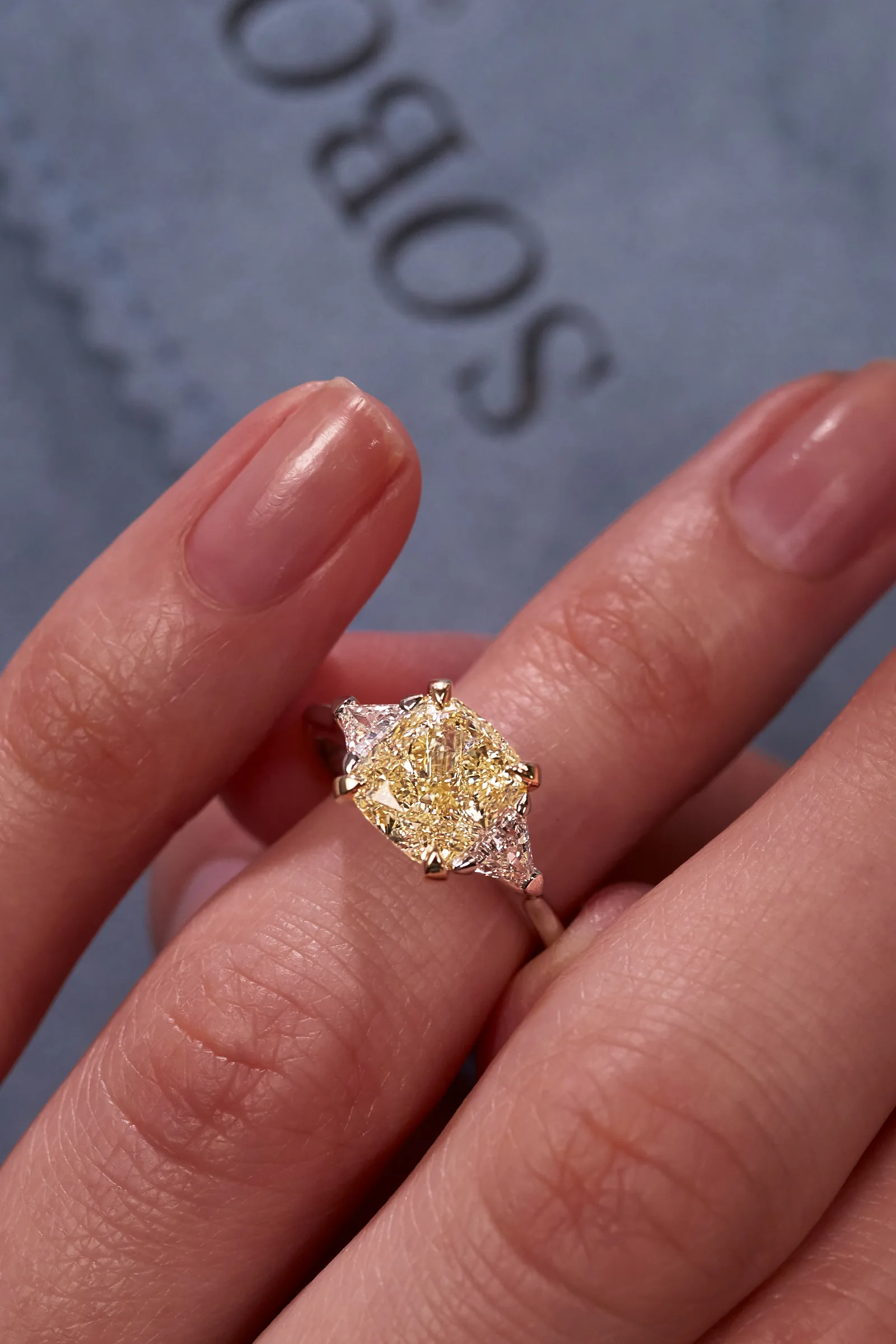 Ring 2.52 ct. Yellow diamond 2.52 ct. Colour W-X, clarity VVS2 — 3