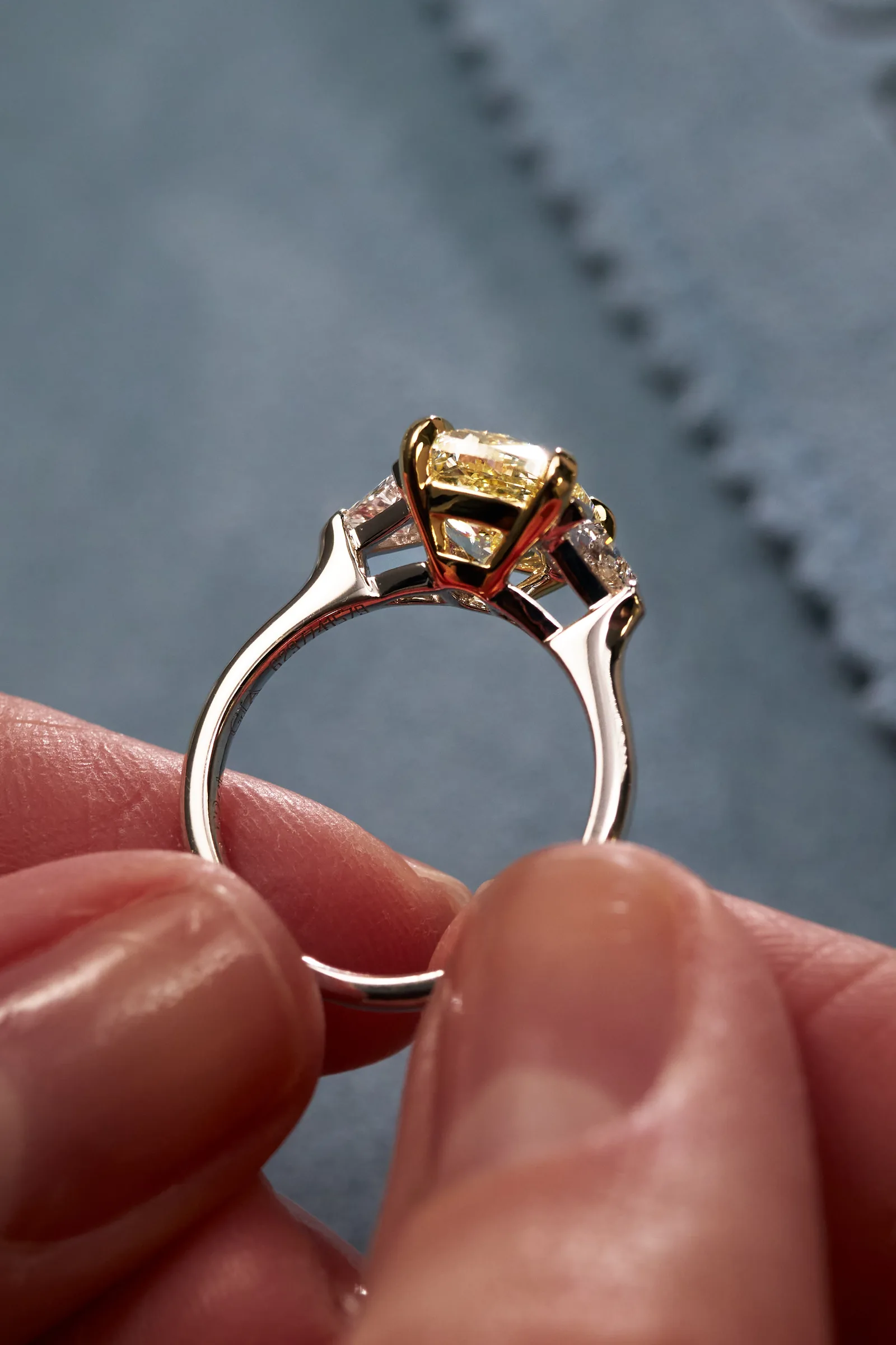 Ring 2.52 ct. Yellow diamond 2.52 ct. Colour W-X, clarity VVS2 — 6