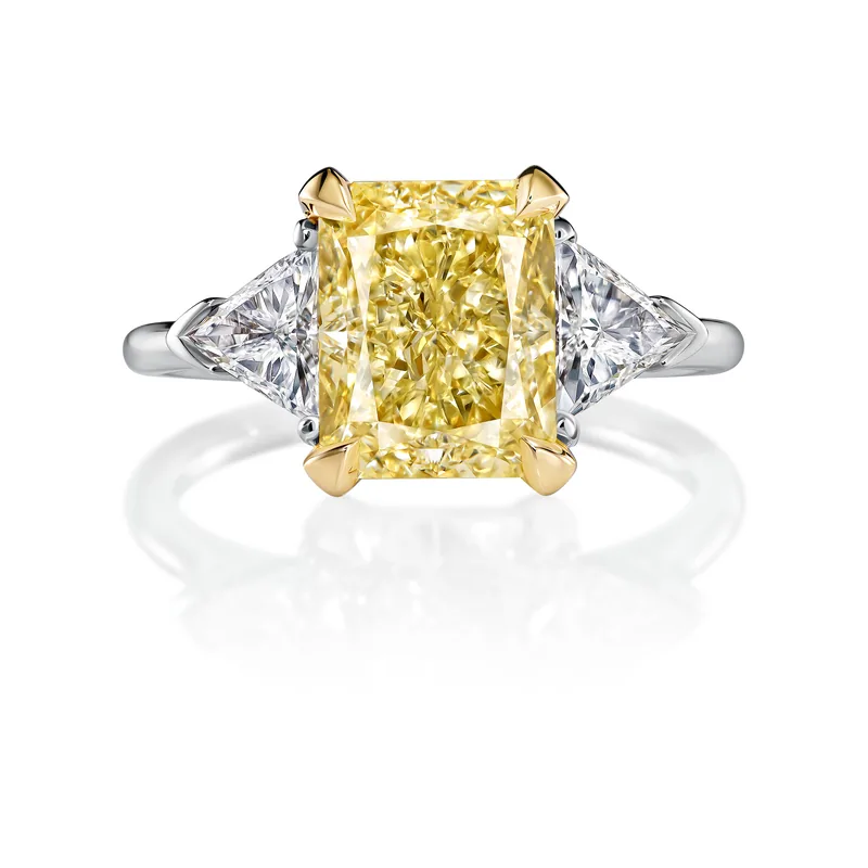 Ring 3.03 ct. Yellow diamond 3.03 ct. Colour W-X, clarity VS2