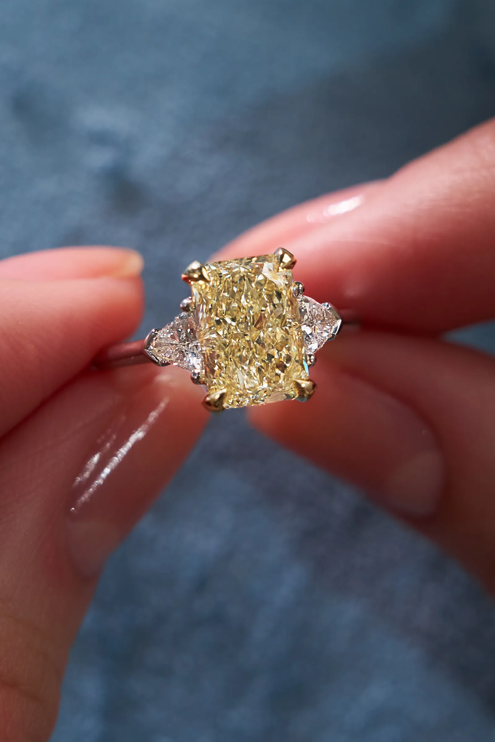 Ring 3.01 ct. Yellow diamond 3.01 ct. Colour W-X, clarity VVS2 — 7