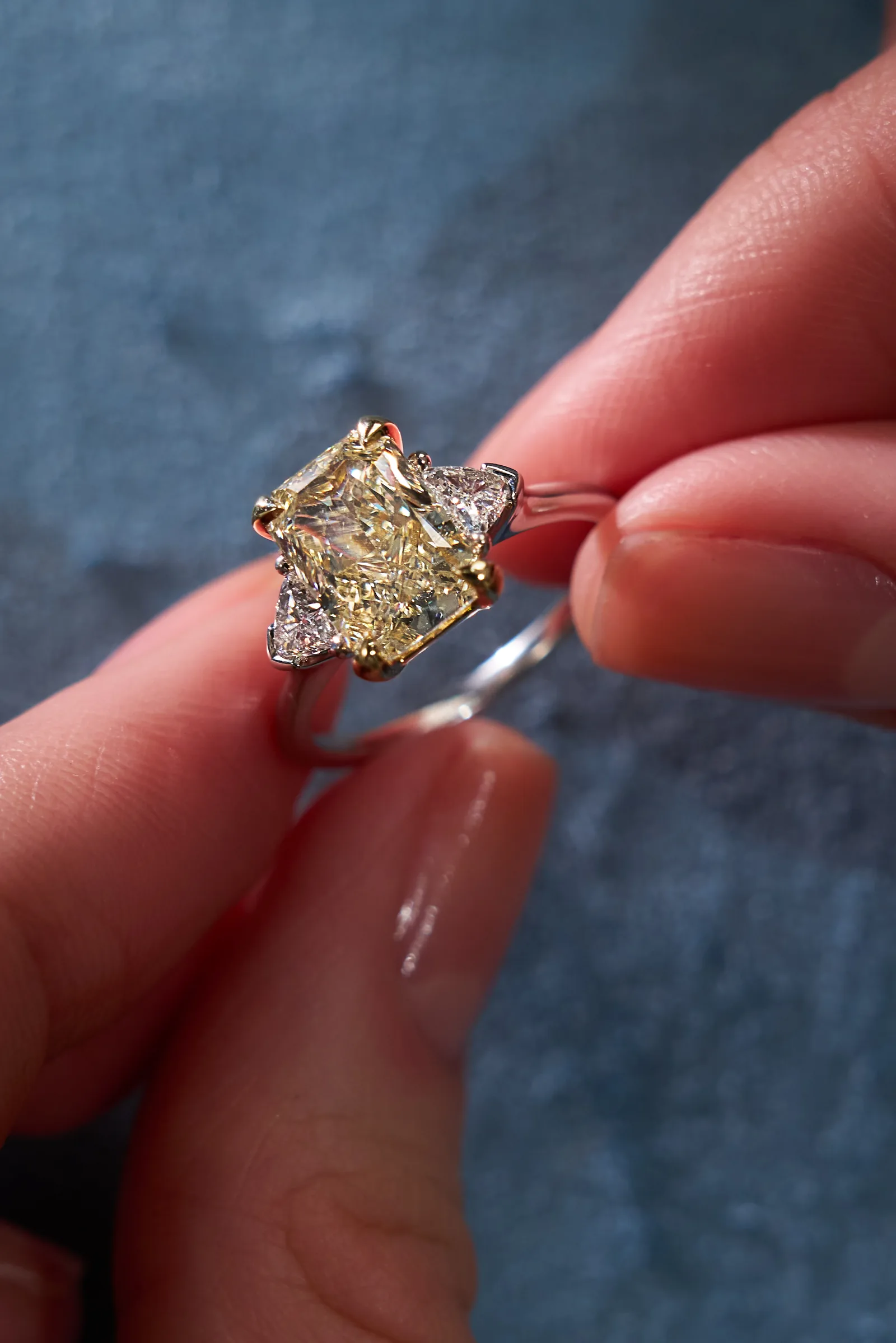 Ring 3.01 ct. Yellow diamond 3.01 ct. Colour W-X, clarity VVS2 — 6