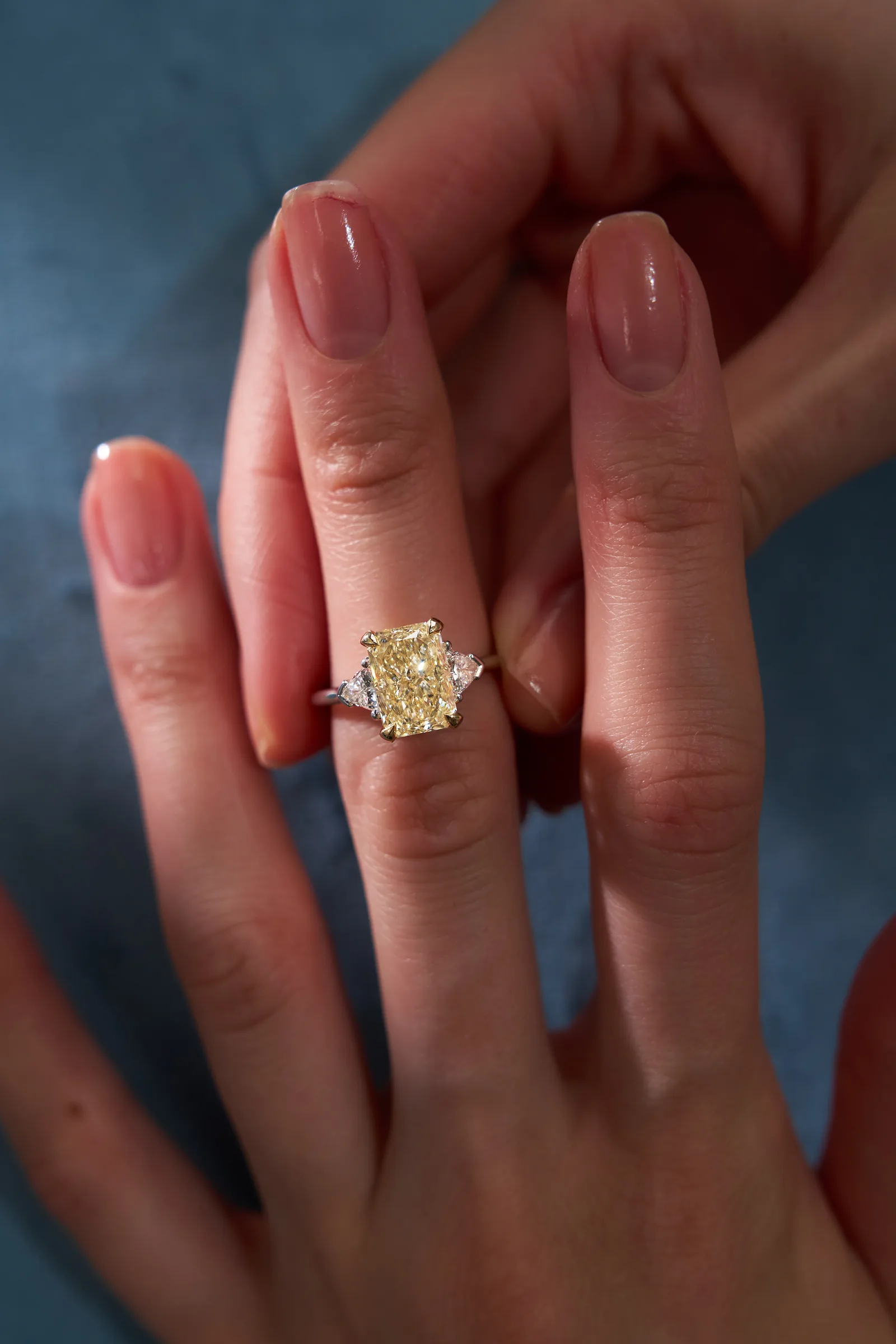 Ring 3.01 ct. Yellow diamond 3.01 ct. Colour W-X, clarity VVS2 — 5