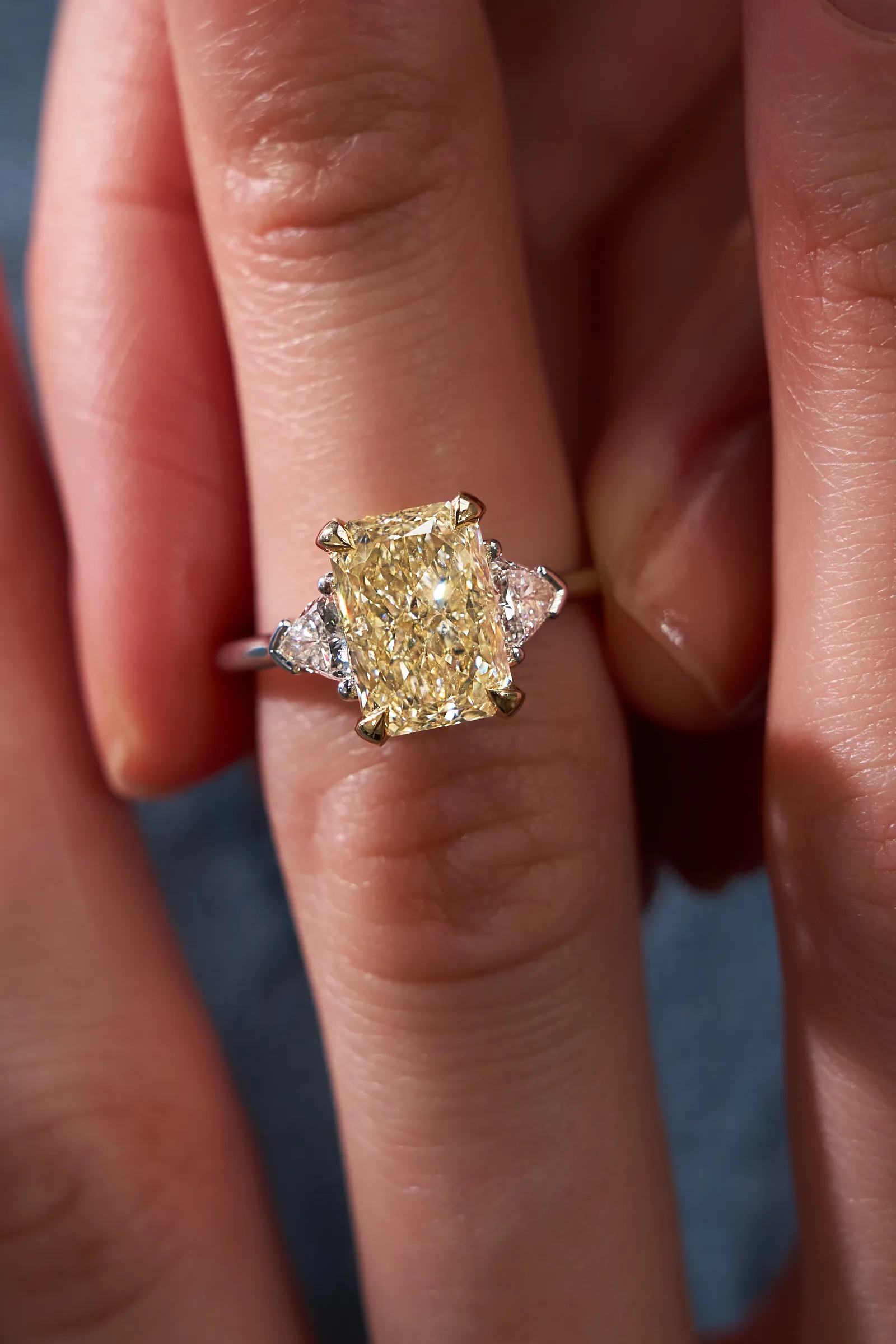 Ring 3.01 ct. Yellow diamond 3.01 ct. Colour W-X, clarity VVS2 — 4