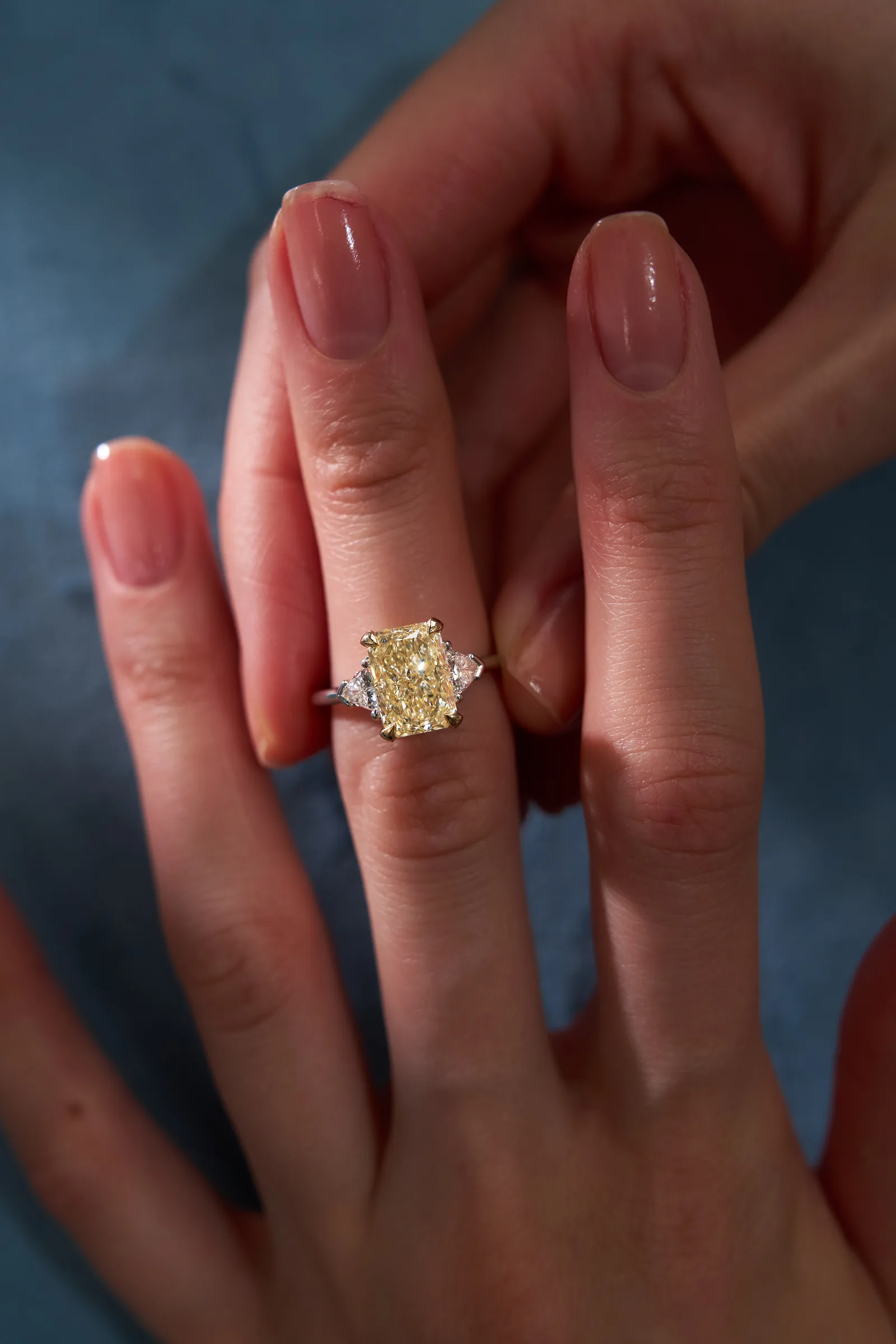 Ring 3.01 ct. Yellow diamond 3.01 ct. Colour W-X, clarity VVS2 — 3