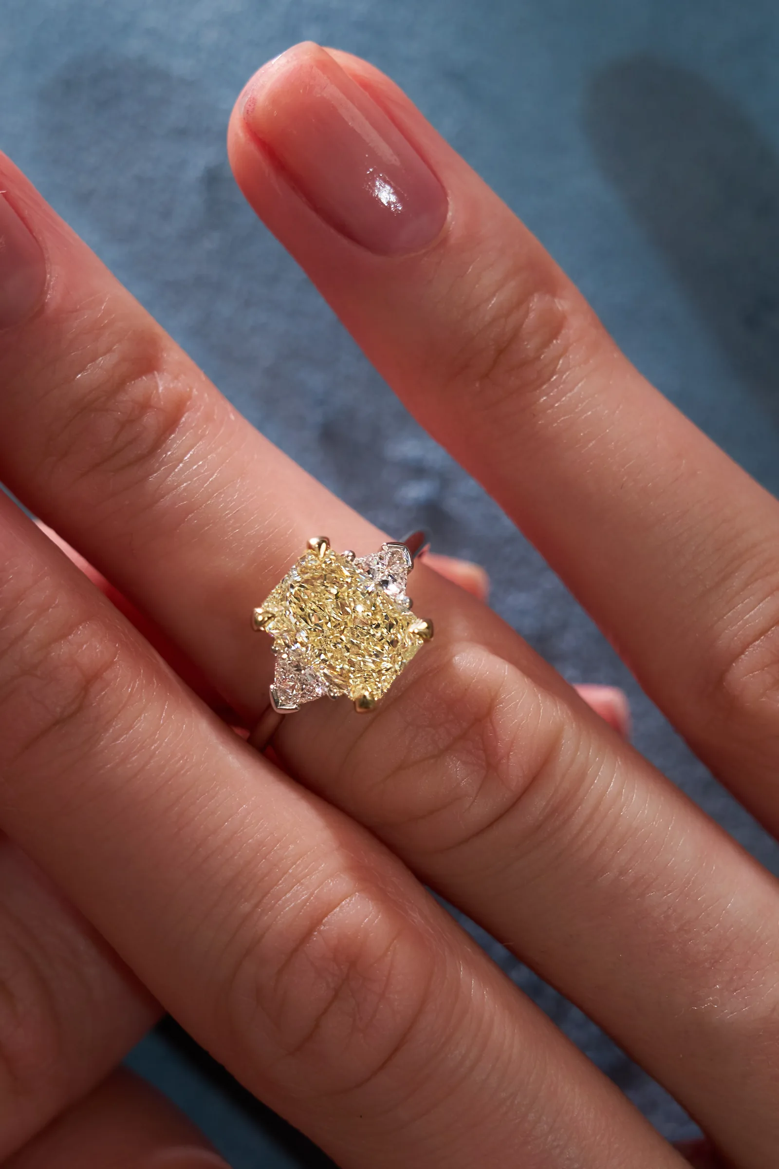 Ring 3.01 ct. Yellow diamond 3.01 ct. Colour W-X, clarity VVS2 — 2