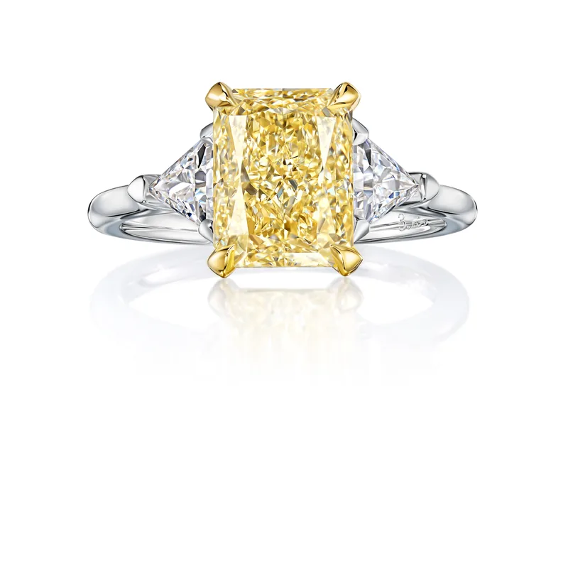Ring 3.13 ct. Yellow diamond 3.13 ct. Colour Y-Z, clarity VVS2