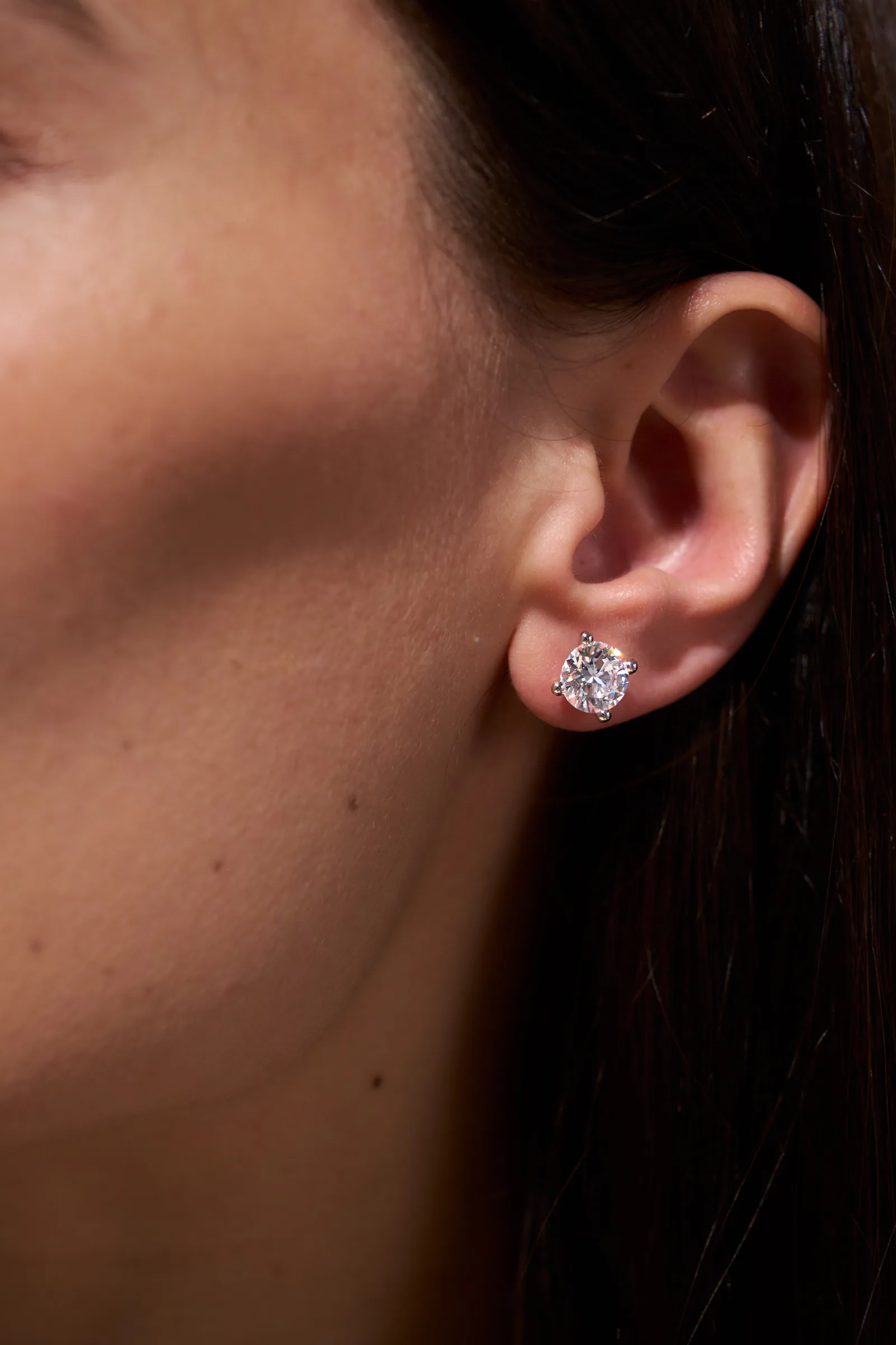 Stud earrings 2.06 + 2.02 ct. White diamonds 2.06 + 2.02 ct. Colour E, clarity VS1 — 5