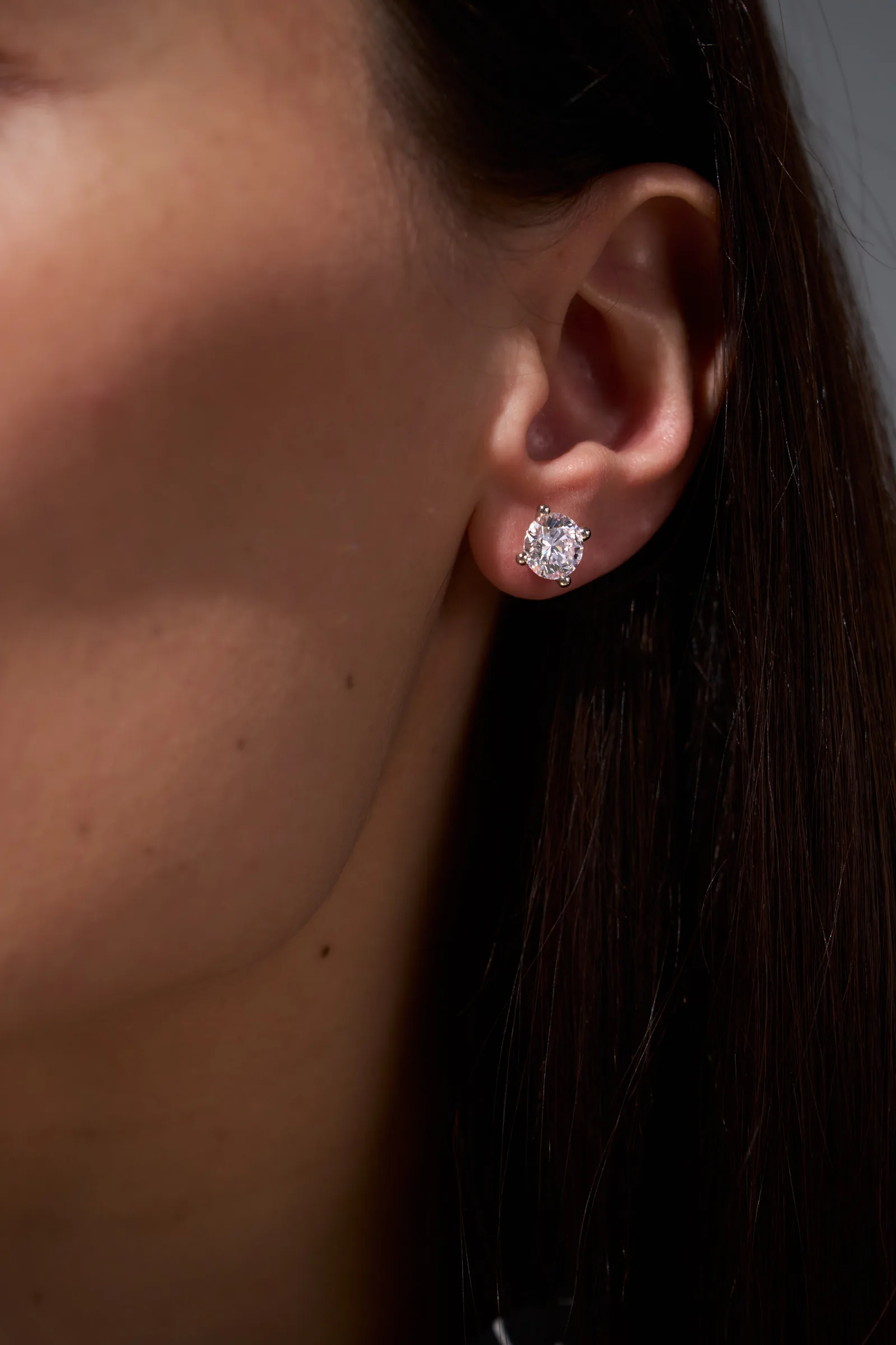 Stud earrings 2.06 + 2.02 ct. White diamonds 2.06 + 2.02 ct. Colour E, clarity VS1 — 3