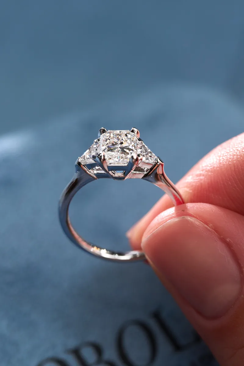 Ring 1.00 ct. White diamond 1.00 ct. Colour I, clarity VVS2