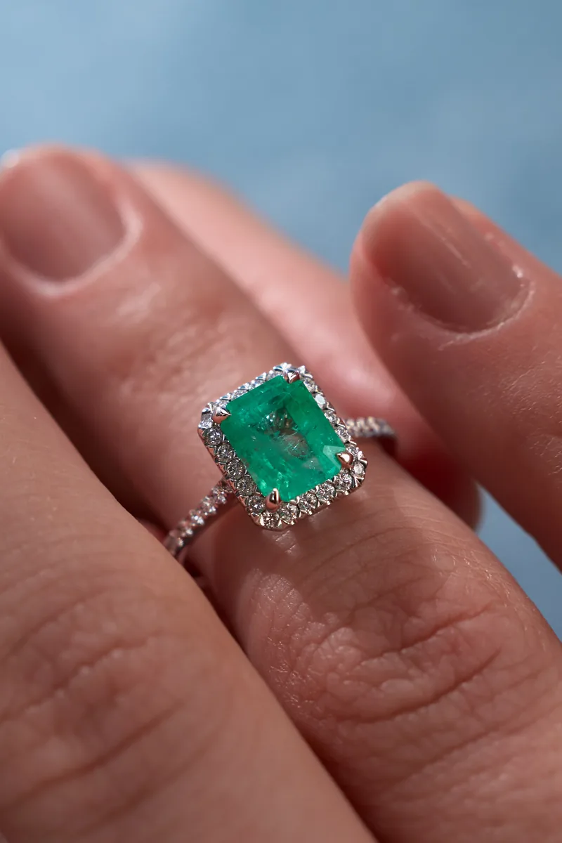 Ring 1.55 ct. Emerald 1.55 ct. Colour 5, Г3 (Russian grading)