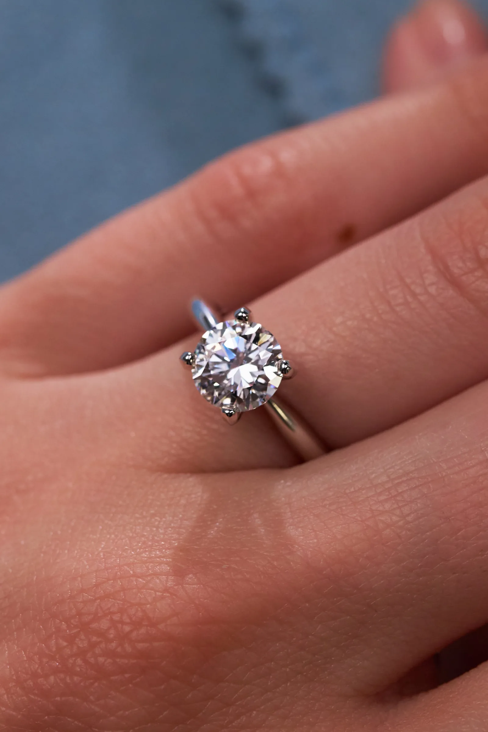 Ring 1.22 ct. White diamond 1.22 ct. Colour F, clarity VS1