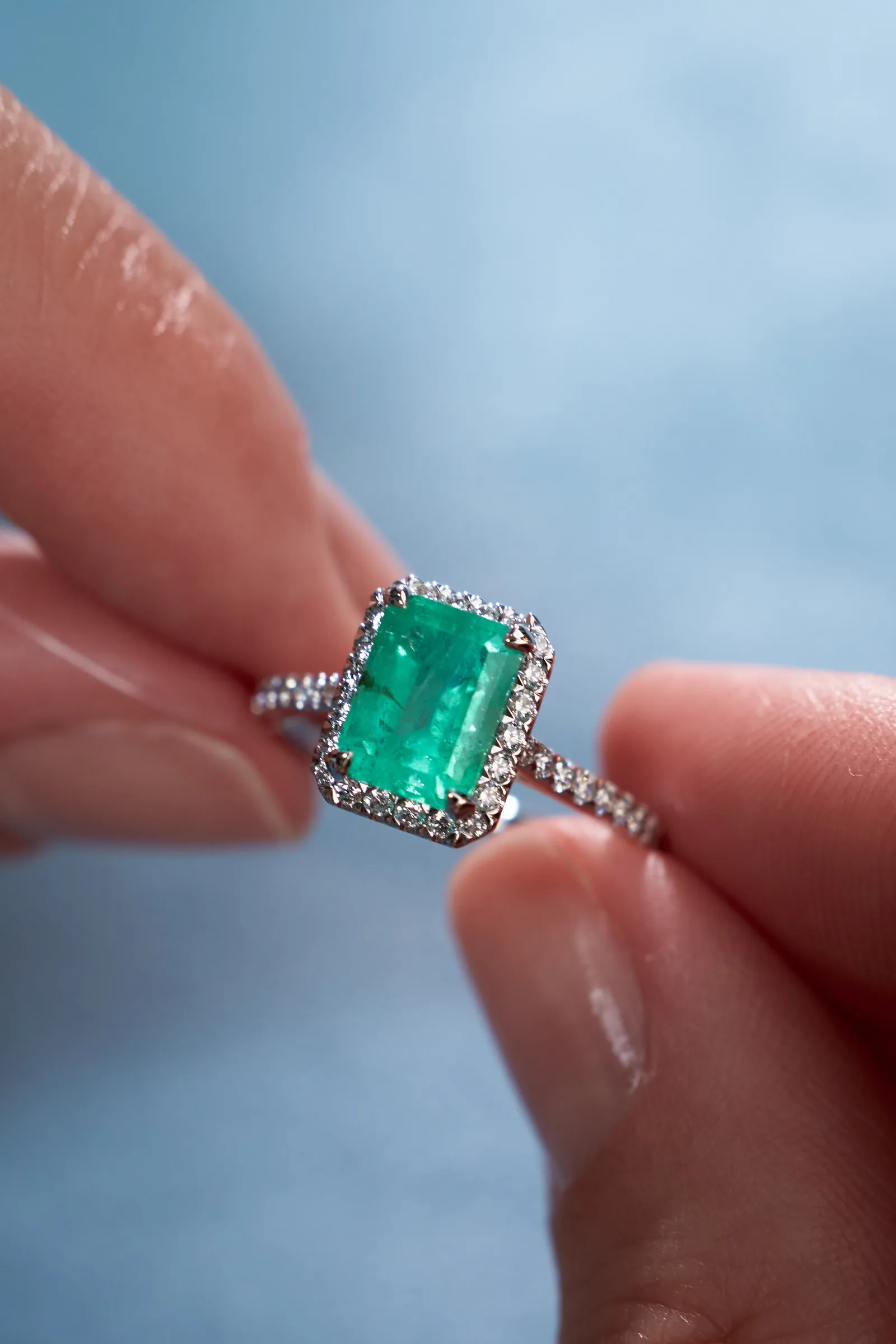Ring 1.55 ct. Emerald 1.55 ct. Colour 4, Г3 (Russian grading) — 2