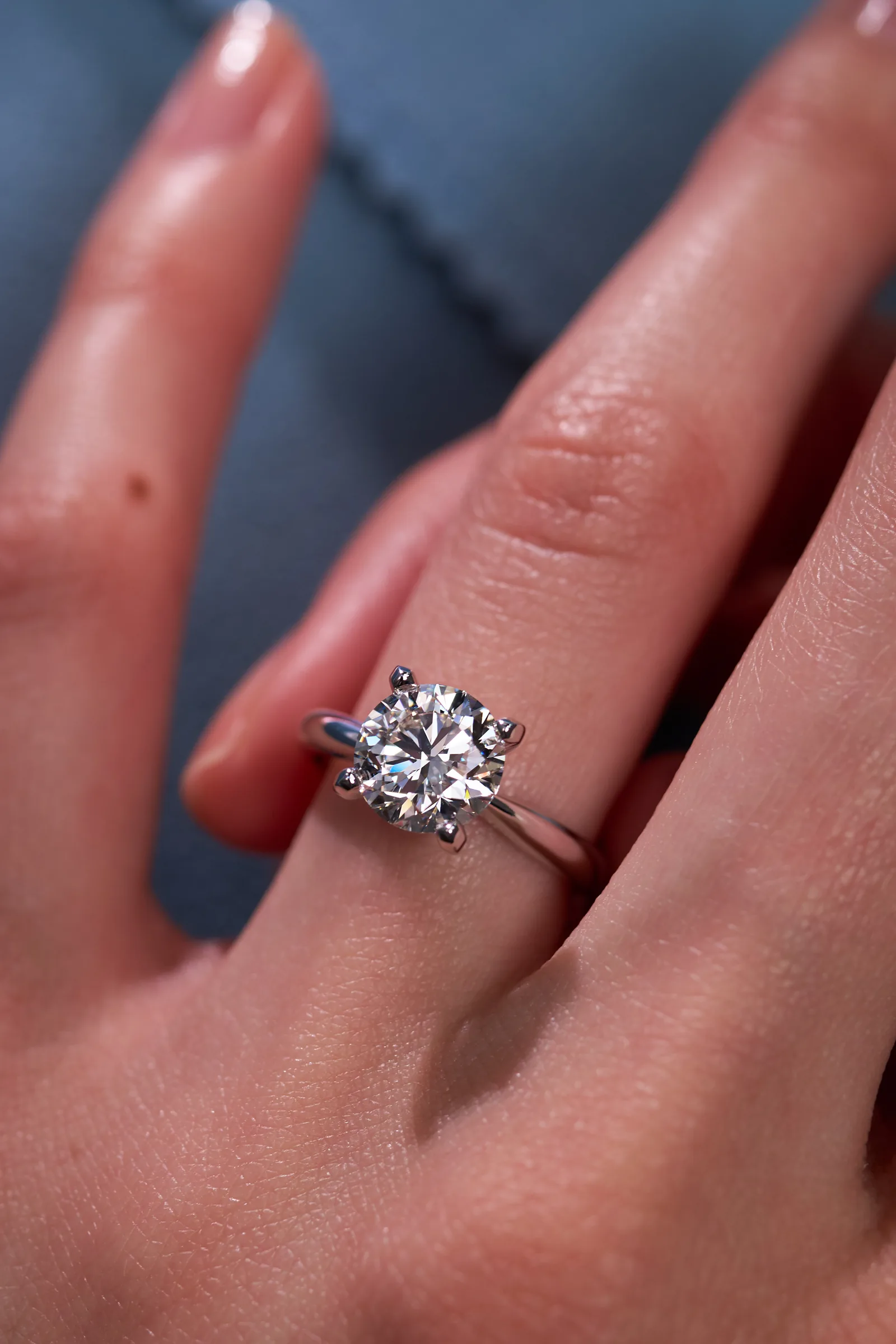 Ring 1.90 ct. White diamond 1.90 ct. Colour J, clarity VS2 — 3