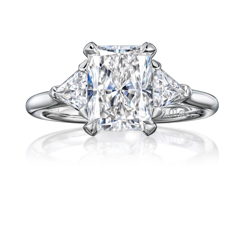 Ring 2.01 ct. White diamond 2.01 ct. Colour F, clarity VS1