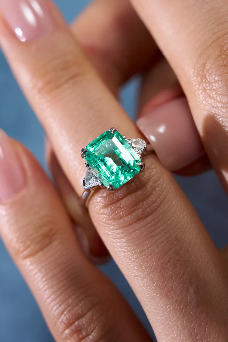 Ring 2.64 ct. Emerald 2.64 ct. Colour 5, G2 (Russian grading)