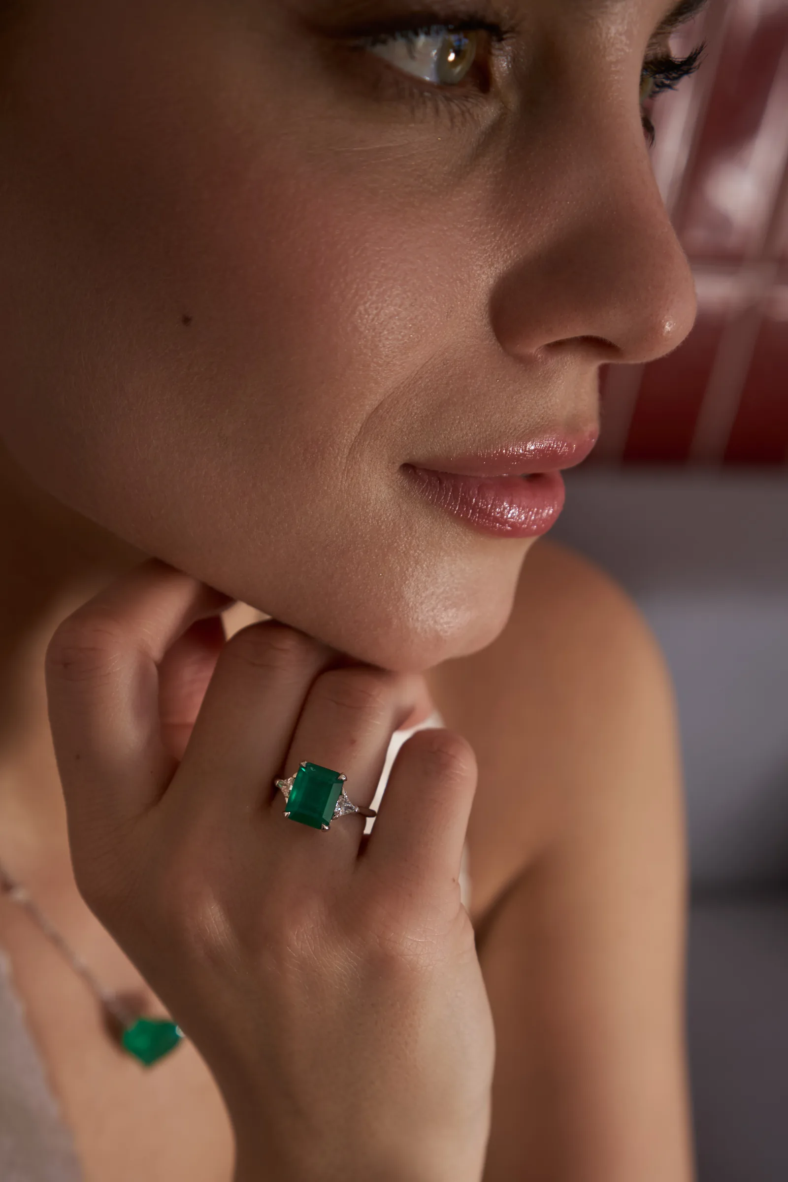 Ring 3.80 ct. Emerald 3.80 ct. Side diamonds 0.50 ct — 5