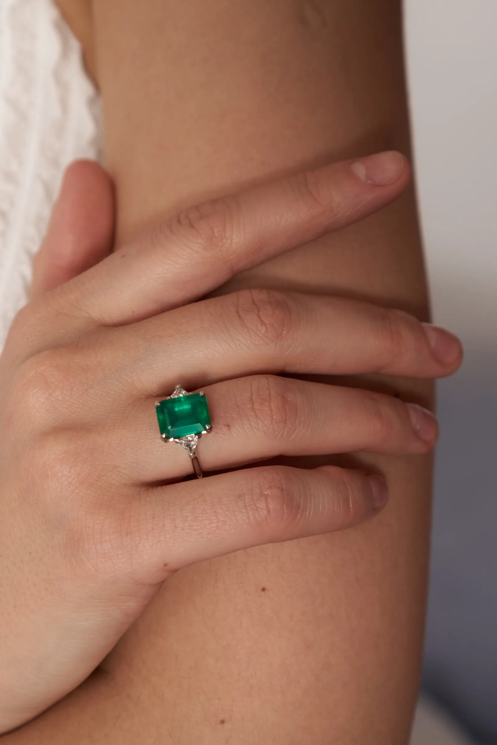 Ring 3.80 ct. Emerald 3.80 ct. Side diamonds 0.50 ct — 3