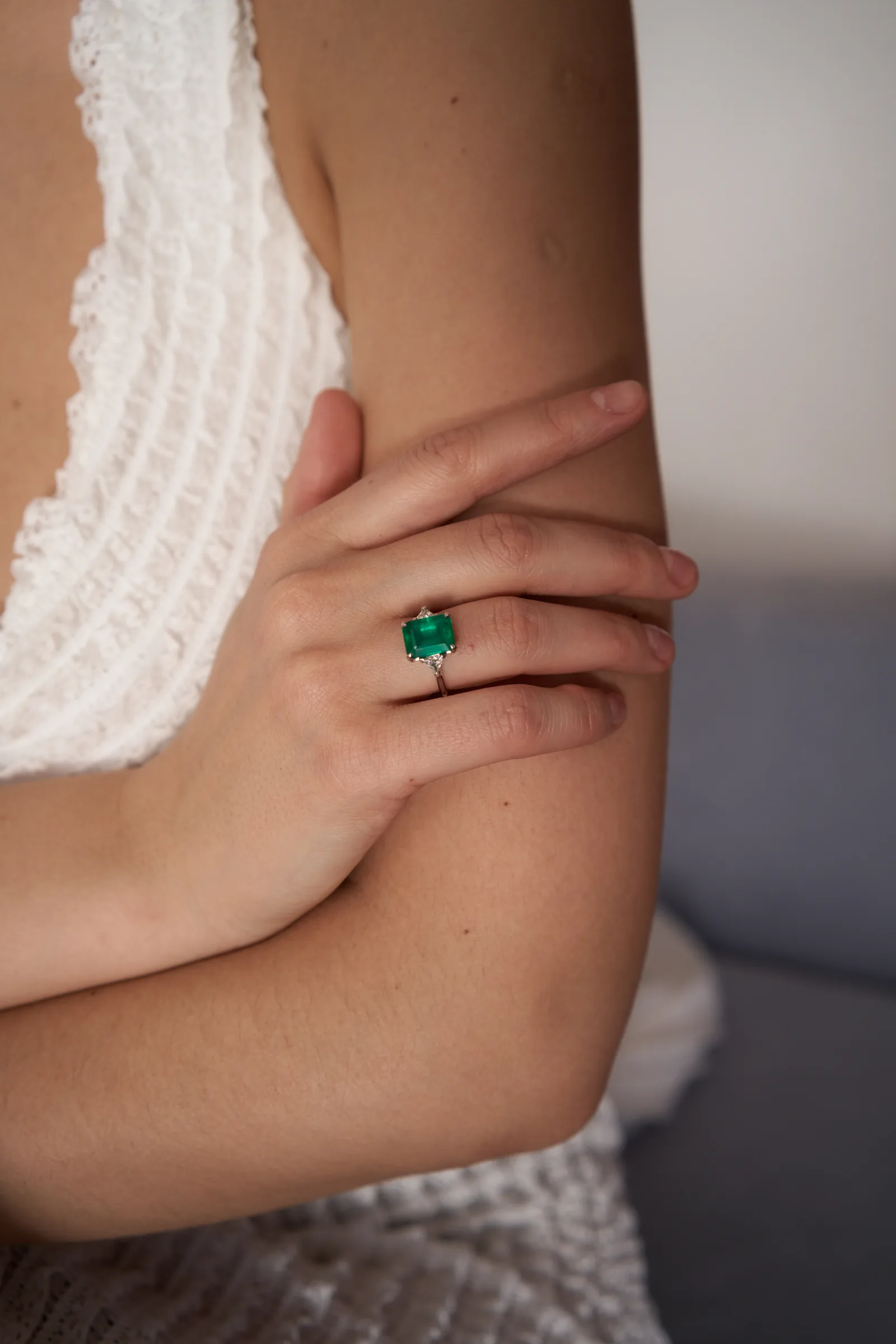 Ring 3.80 ct. Emerald 3.80 ct. Side diamonds 0.50 ct — 4
