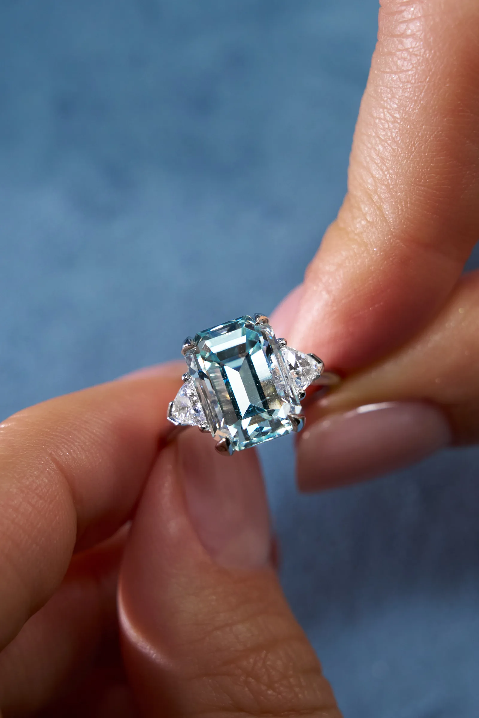 Ring 5.13 ct. Aquamarine 5.13 ct. Side diamonds 0.49 ct — 4