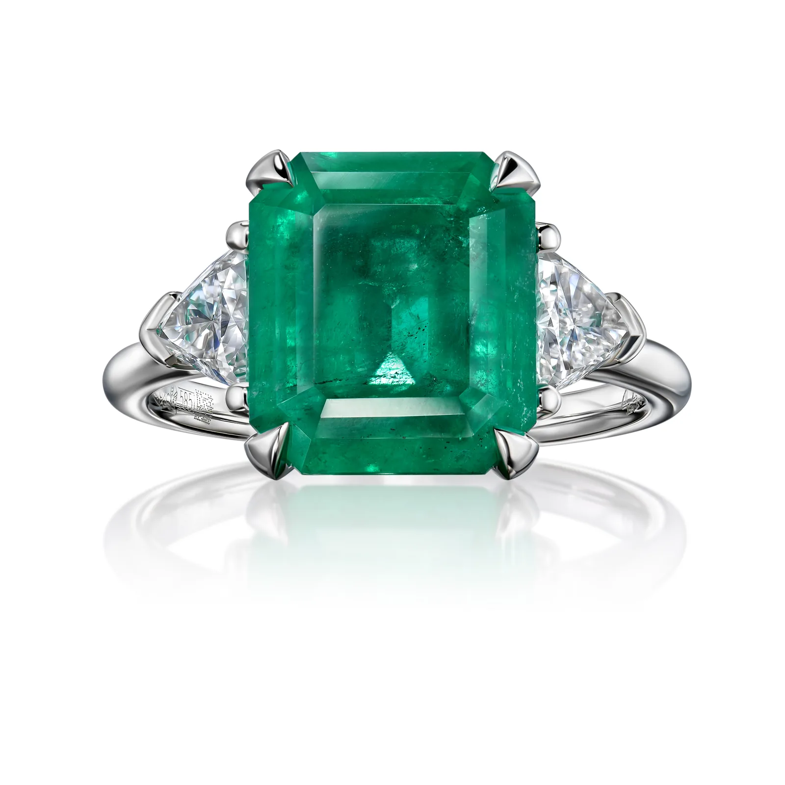 Ring 4.40 ct. Emerald 4.40 ct. Colour 3, Г3 (Russian grading)