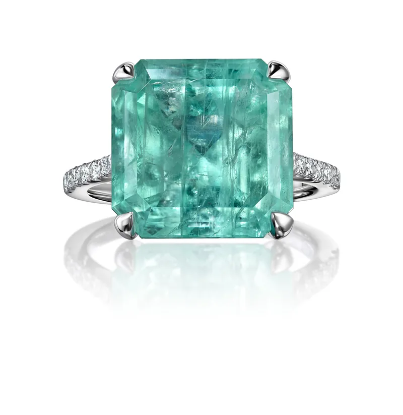 Ring 10.54 ct. Emerald 10.54 ct. Side diamonds 0.24 ct