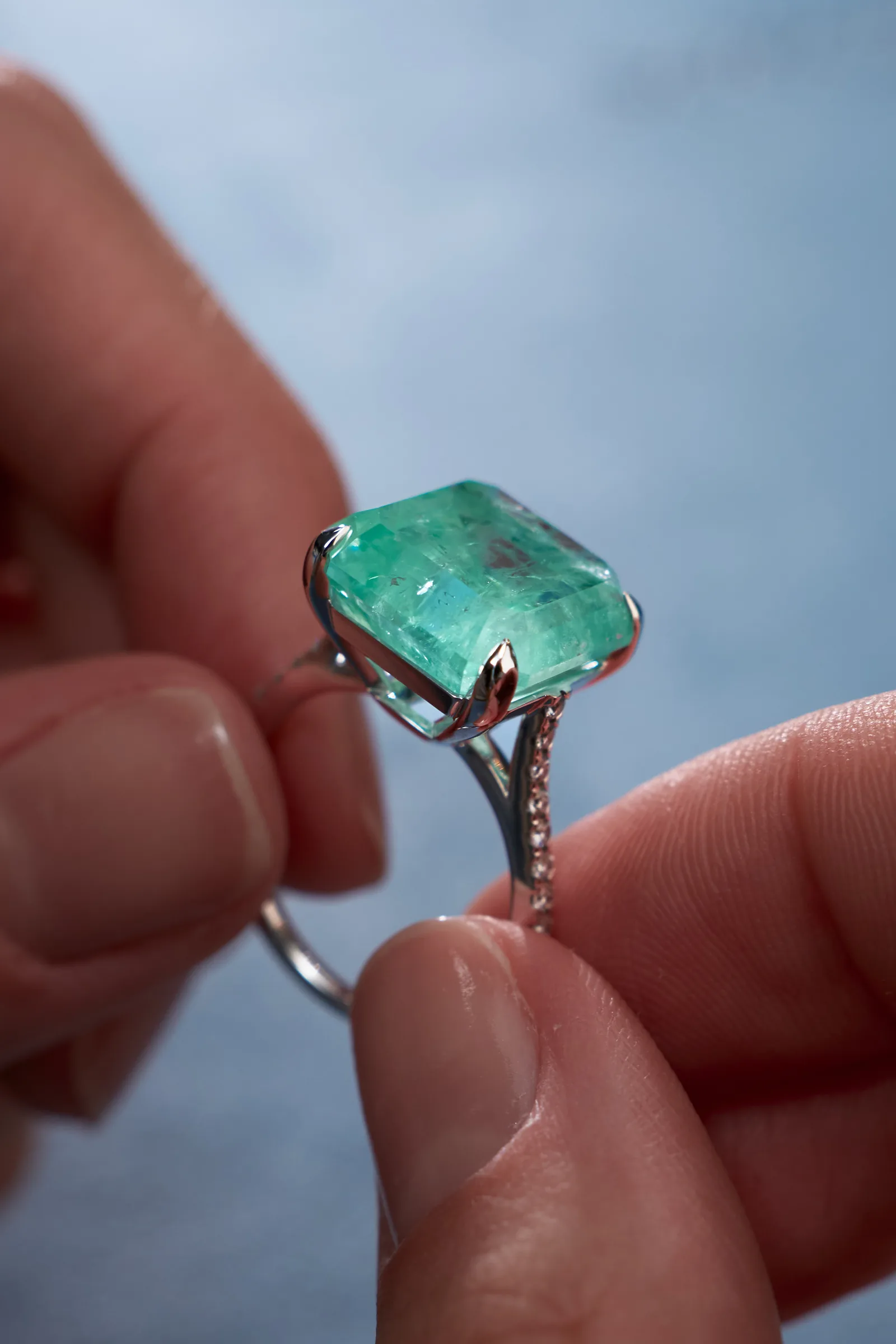 Ring 10.54 ct. Emerald 10.54 ct. Side diamonds 0.24 ct — 7