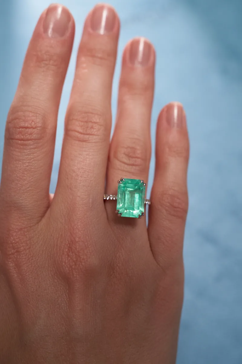Ring 7.31 ct. Emerald 7.31 ct. Colour 5, Г3 (Russian grading)