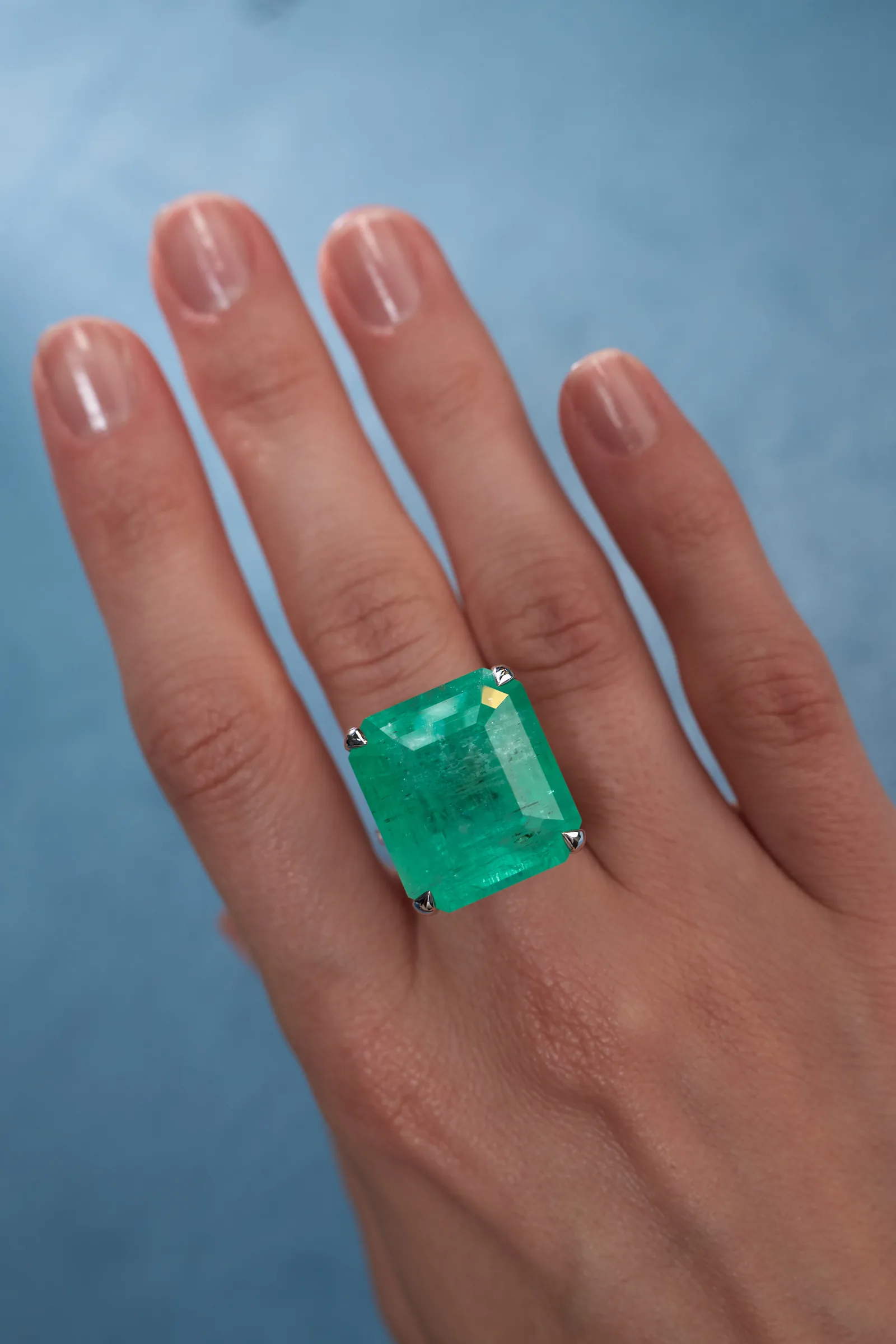 Ring 39.00 ct. Emerald 39.00 ct. Colour 4, Г3 (Russian grading) — 3