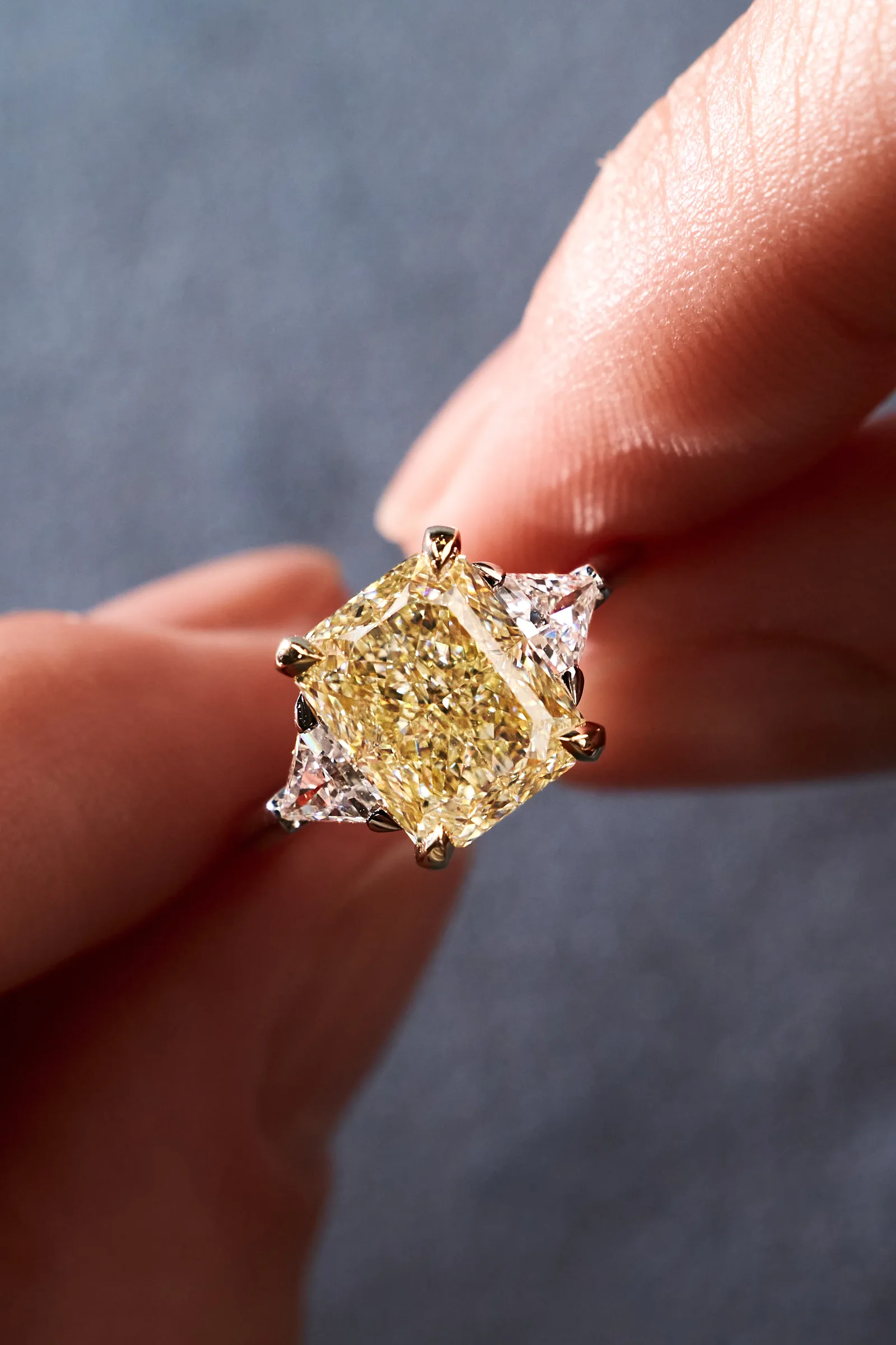 Ring 3.51 ct. Yellow diamond 3.51 ct. Colour W-X, clarity VS1 — 4