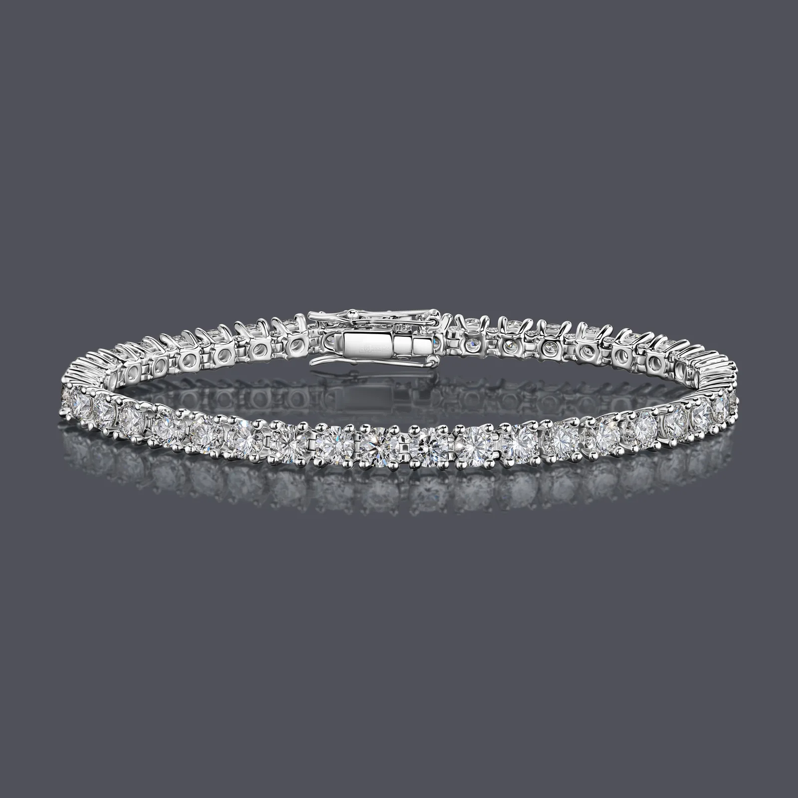 Bracelet 6.05 ct. White diamond 6.05 ct. 585 gold — model photo