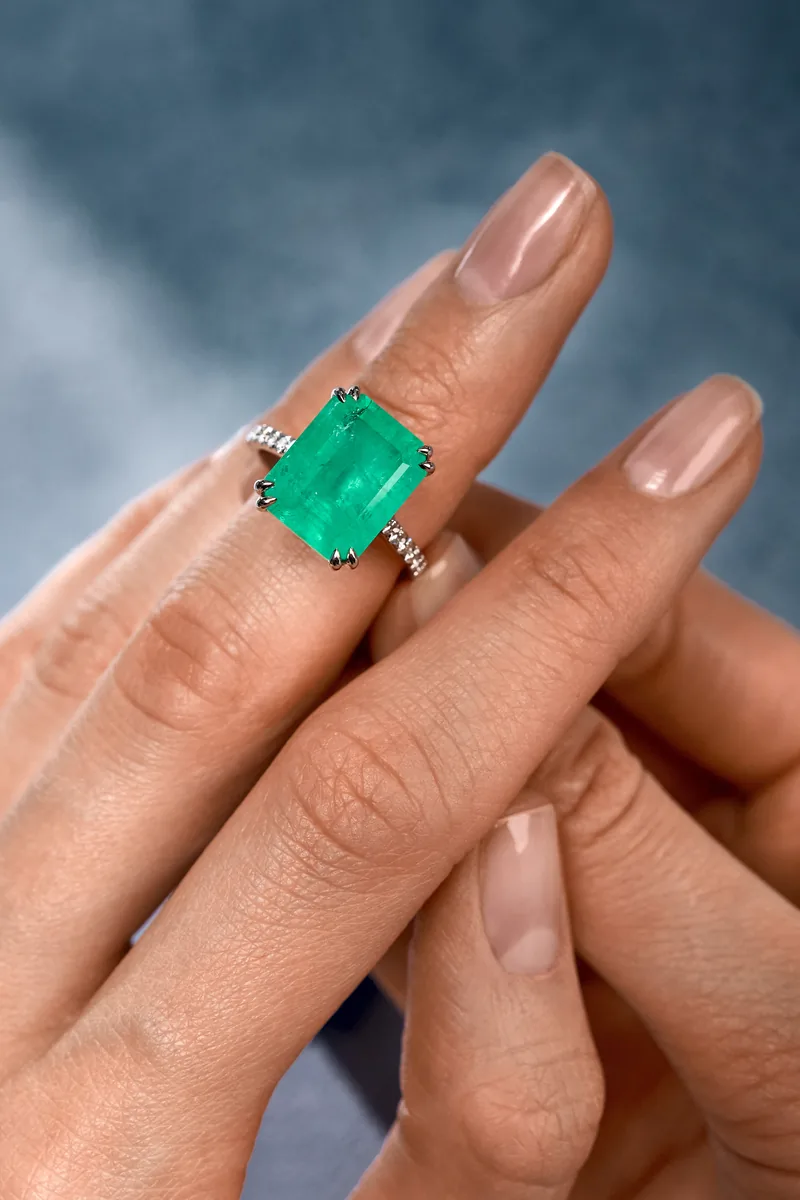 Ring 7.52 ct. Emerald 7.52 ct. Colour 5, G3 (Russian grading)