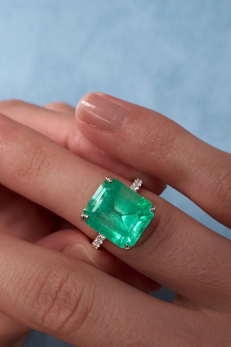Ring 9.32 ct. Emerald 9.32 ct. Colour 4, Г3 (Russian grading)