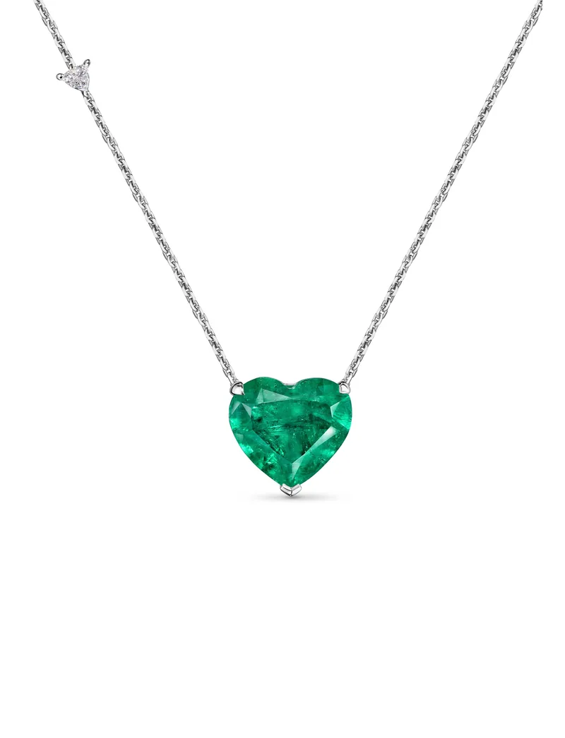 Necklace 8.83 ct. Emerald 8.83 ct. Side diamonds 0.12 ct