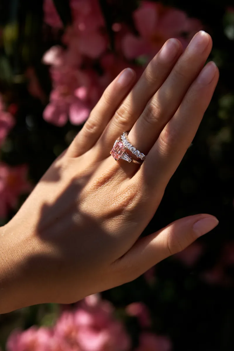 Ring 3.05 ct. Pink diamond 3.05 ct. Colour Fancy intense pink, clarity VVS2