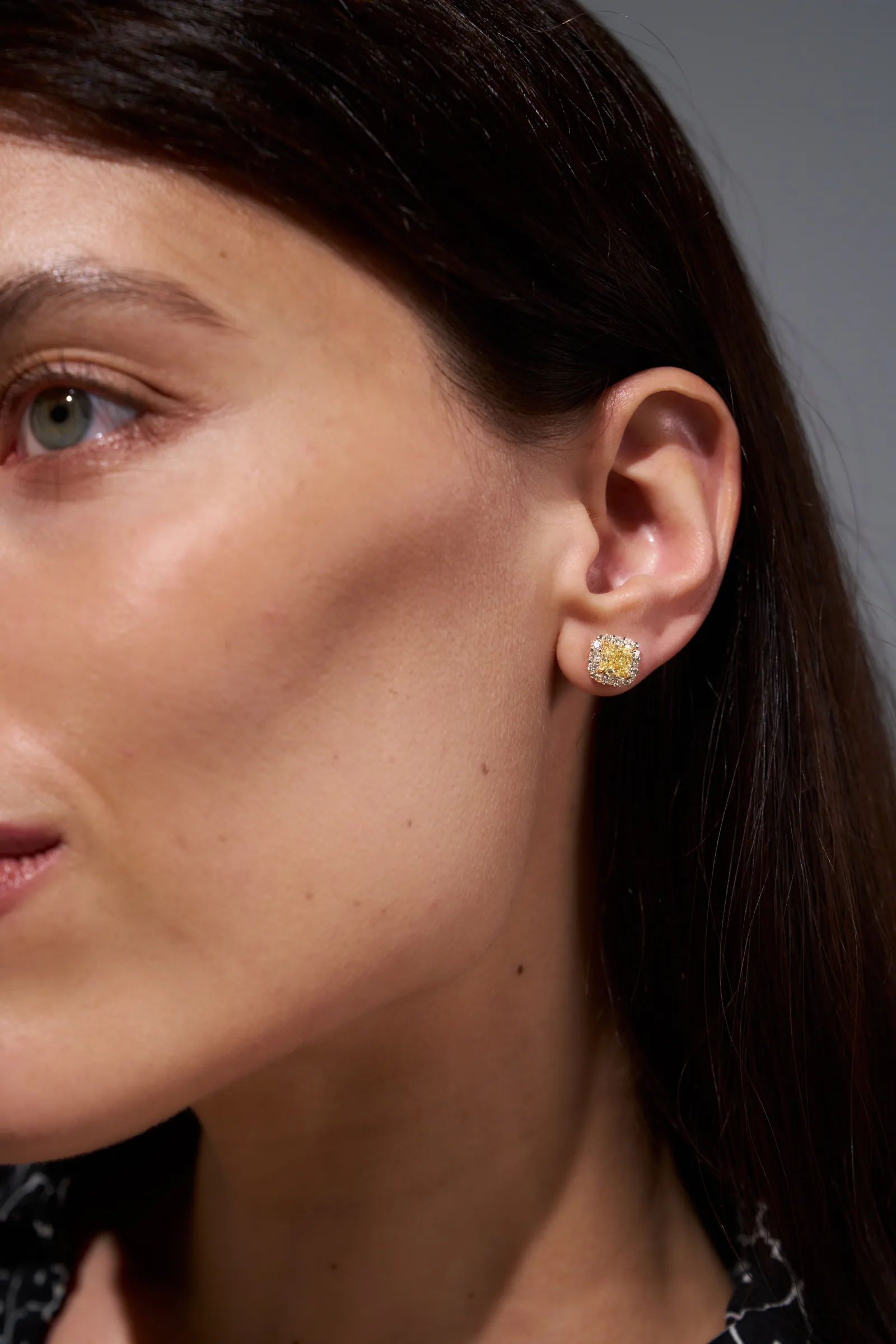 Stud earrings 0.92 + 0.91 ct. Yellow diamonds 0.92 + 0.91 ct. Colour Y-Z, clarity VVS2