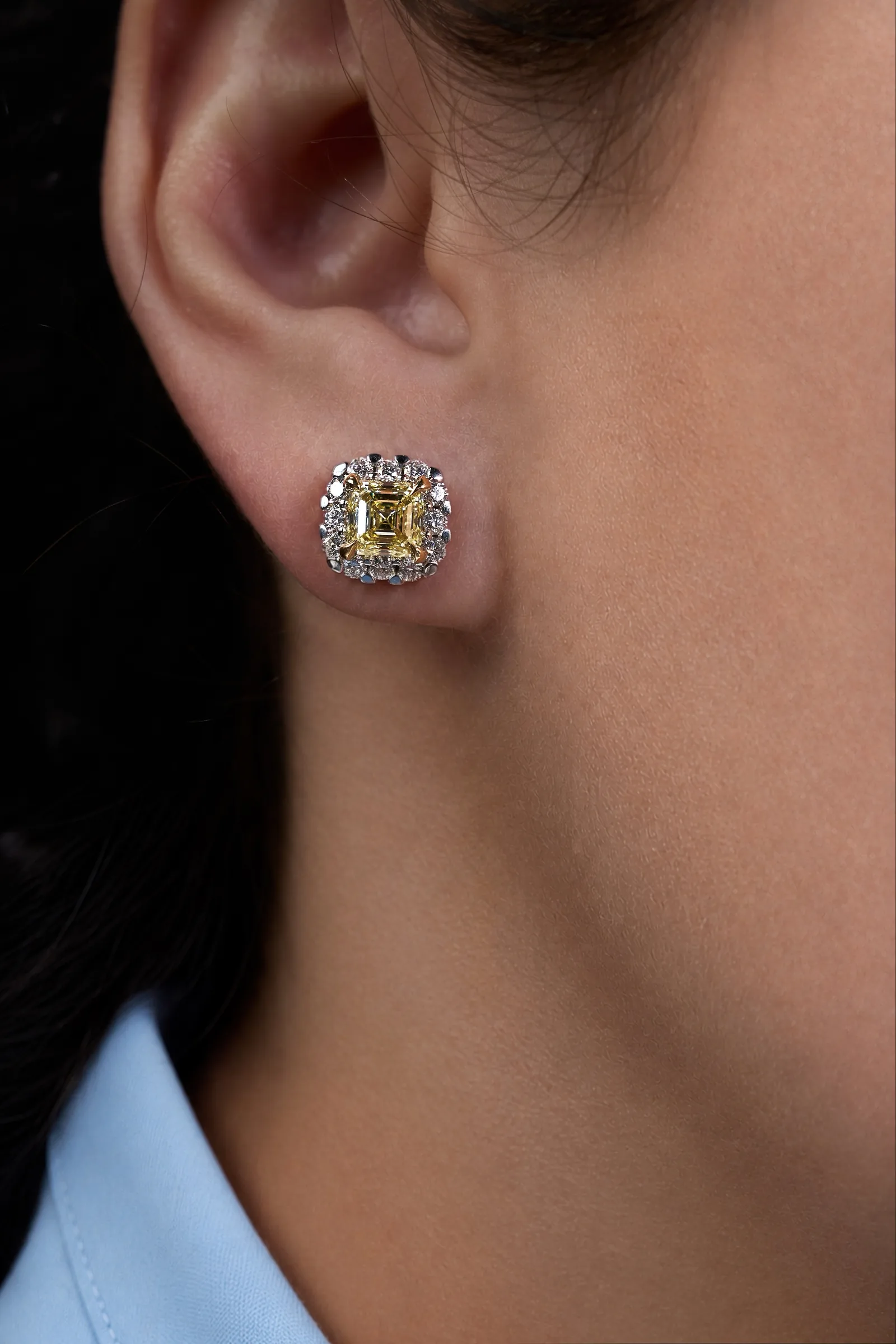 Stud earrings 1.17 + 1.05 ct. Yellow diamonds 1.17 + 1.05 ct. Colour Fancy light yellow, clarity VS1 / VVS1 — 3
