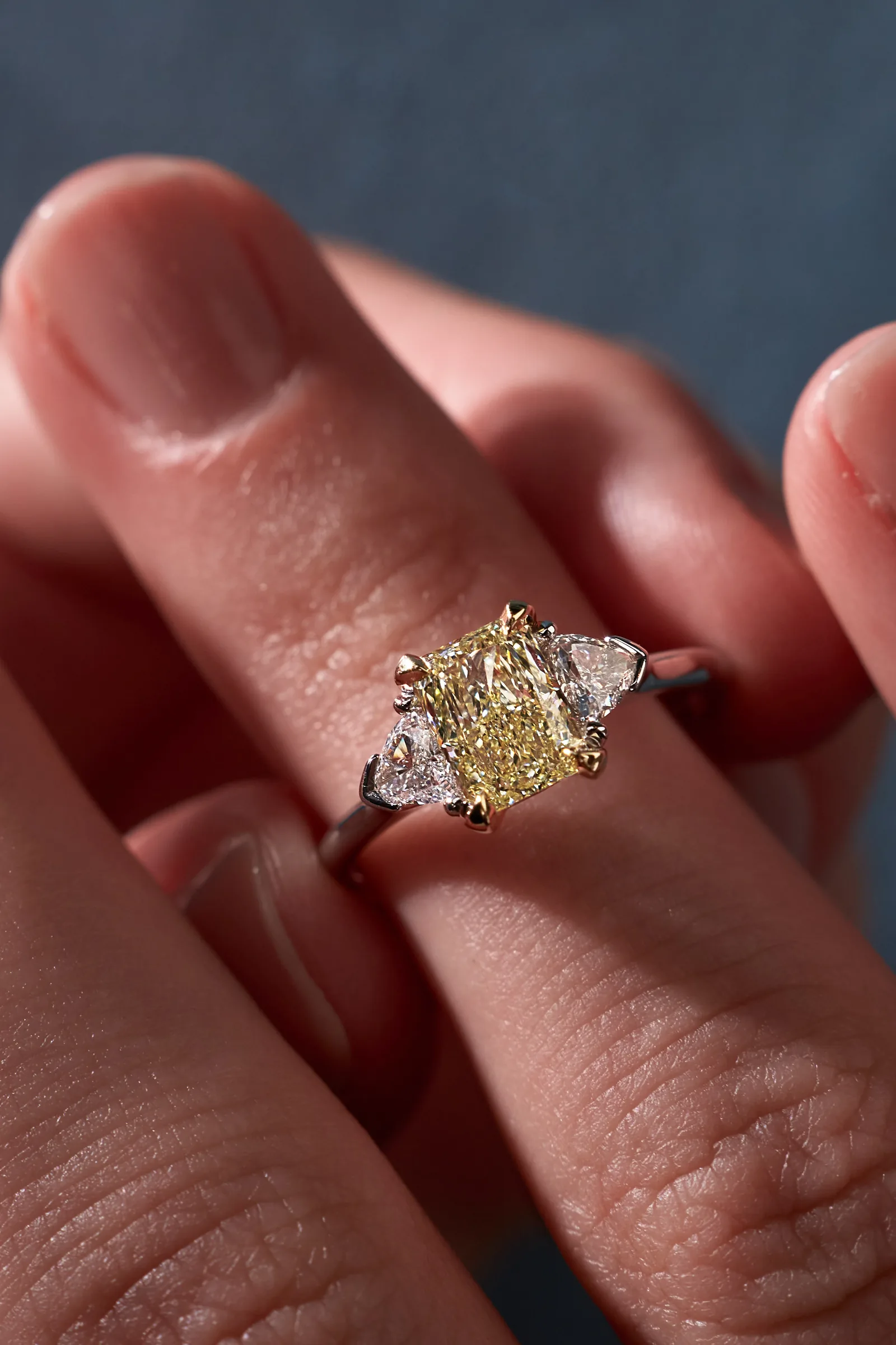 Ring 1.01 ct. Yellow diamond 1.01 ct. Colour Y-Z, clarity IF — 2