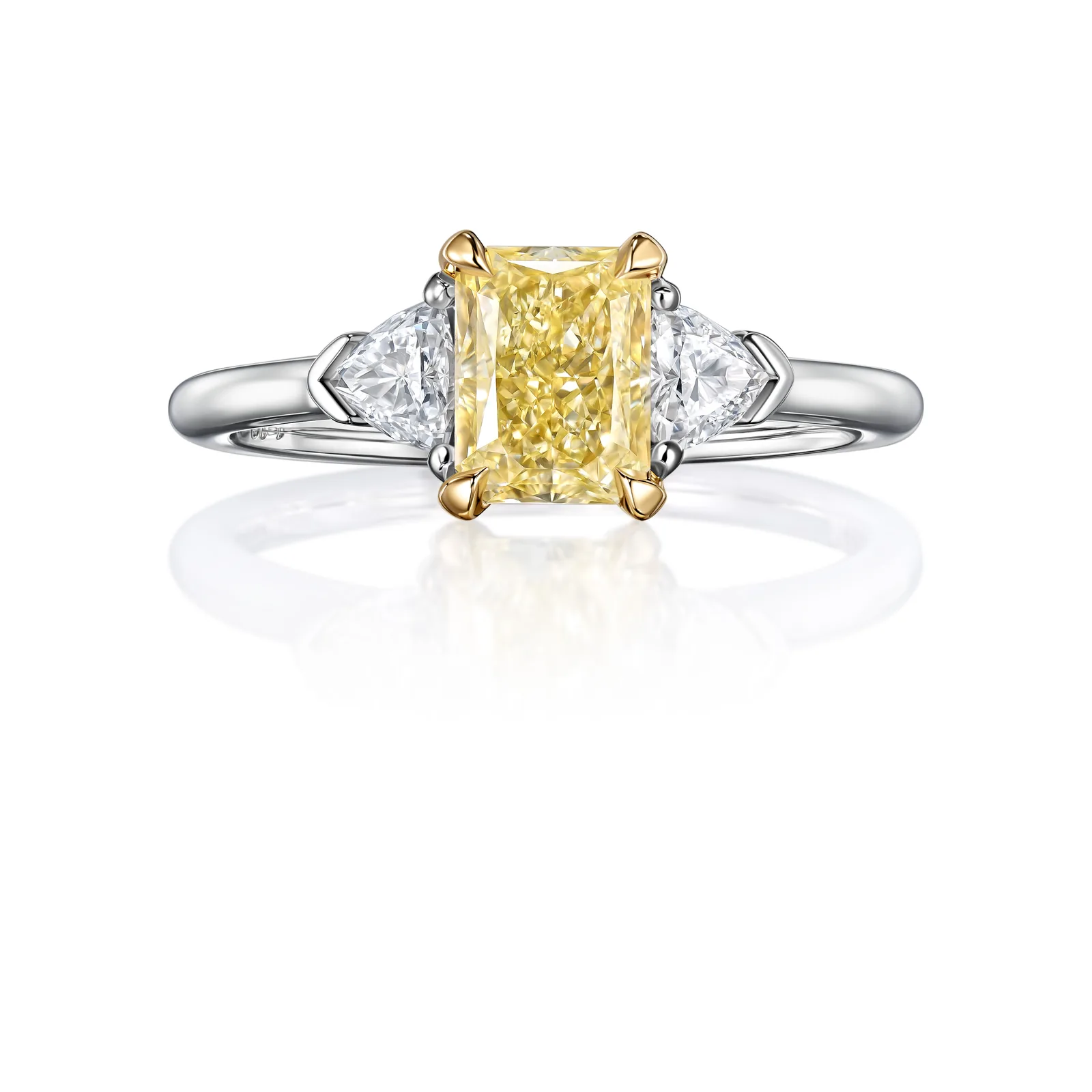 Ring 1.02 ct. Yellow diamond 1.02 ct. Colour Y-Z, clarity VS2