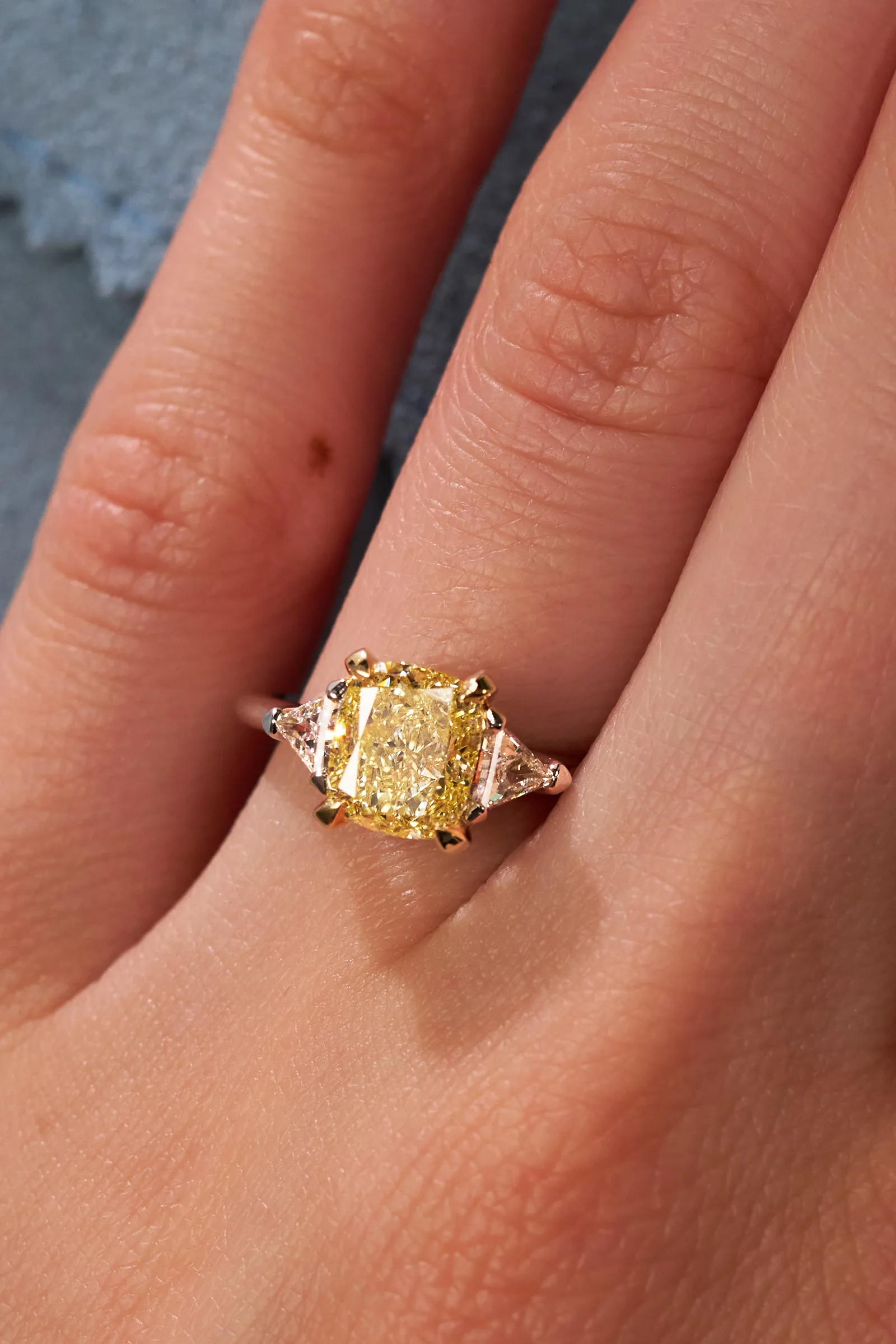Ring 2.01 ct. Yellow diamond 2.01 ct. Colour Y-Z, clarity VS2 — 6